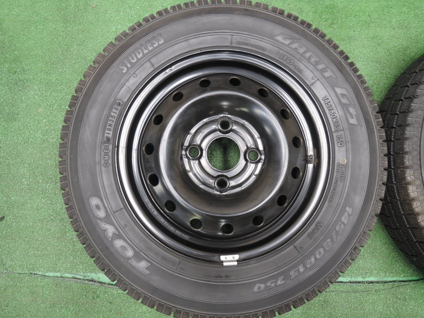 [送料無料]超バリ溝！キレイ！ほぼ10分★スタッドレス 145/80R13 トーヨー ガリット G5 TOPY スチール ホイール 13インチ PCD100/4H★3102901HAス