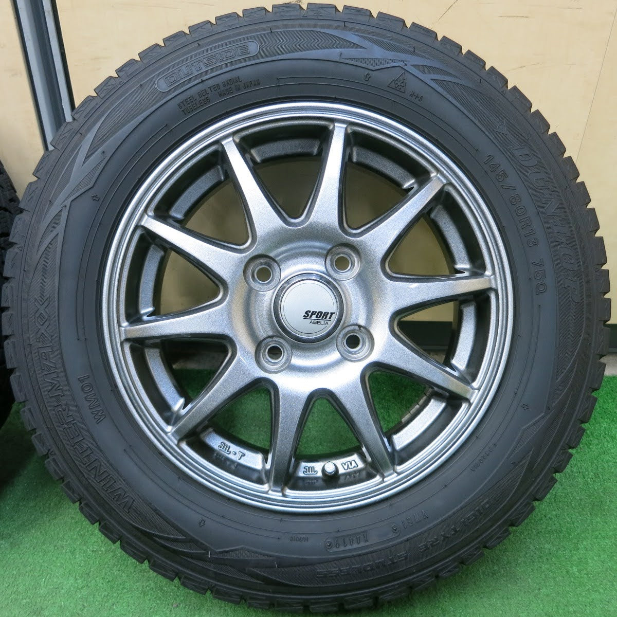 [送料無料]バリ溝！19年！キレイ！8.5分★スタッドレス 145/80R13 ダンロップ ウインターマックス WM01 SPORT ABELIA 13インチ PCD100/4H★3093009イス