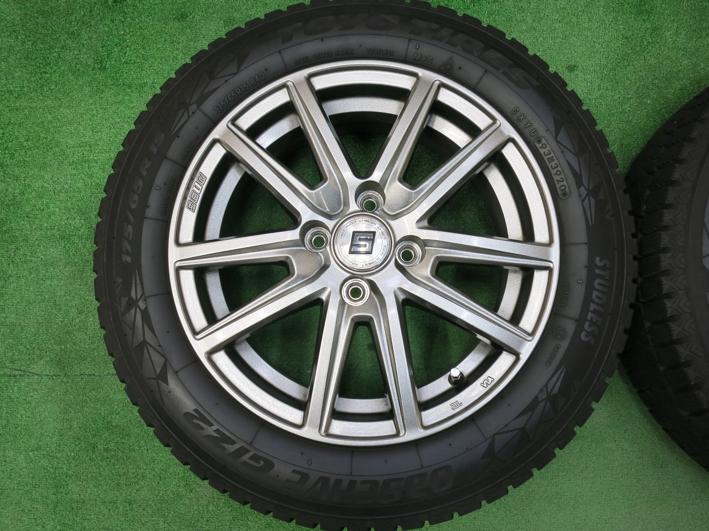 [送料無料]バリ溝！20年！キレイ！ほぼ10分★スタッドレス 175/65R15 トーヨー オブザーブ GIZ2 SEIN ザイン 15インチ PCD100/4H★3011601ヒス