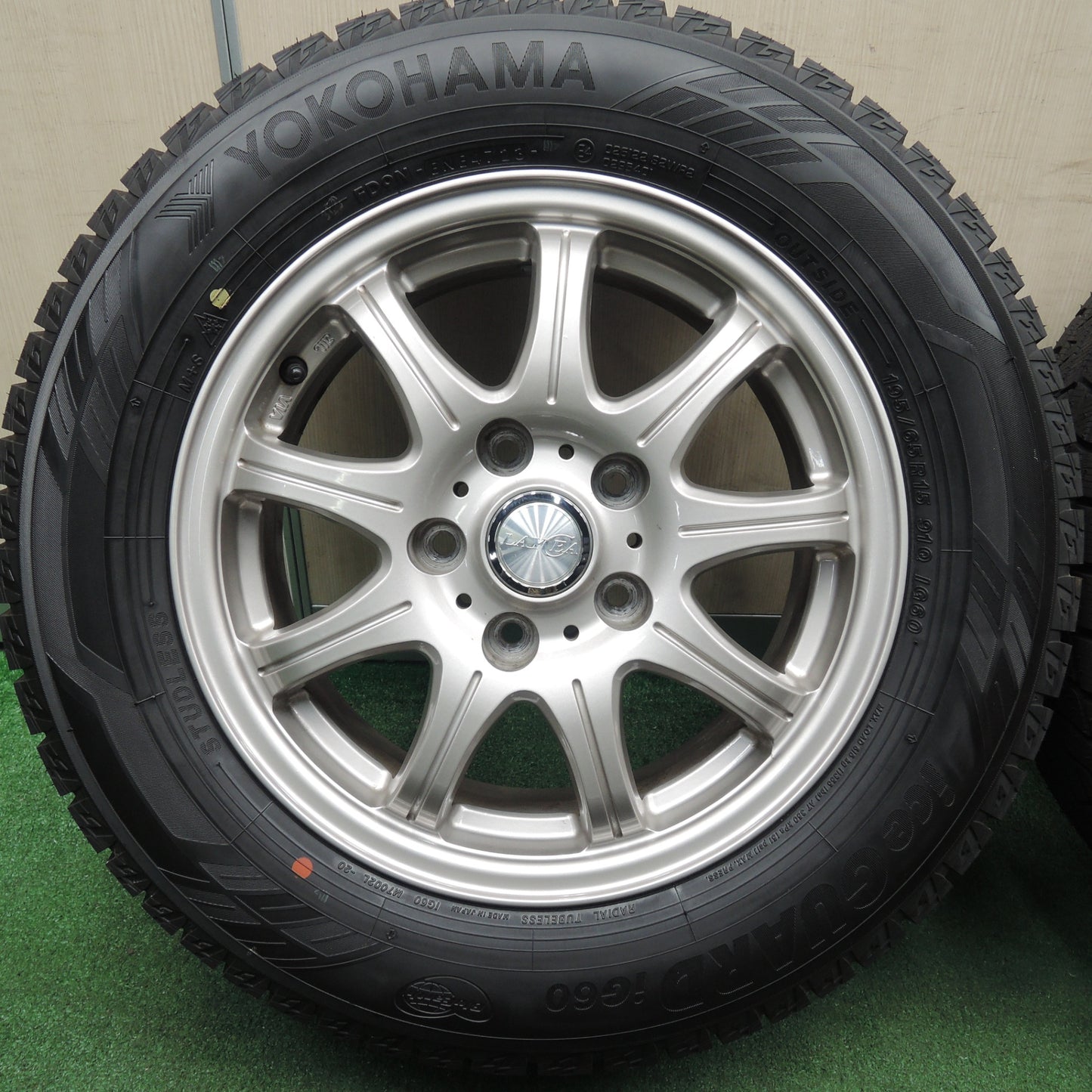 *送料無料*超バリ溝！23年！キレイ！ほぼ10分★スタッドレス 195/65R15 ヨコハマ アイスガード iG60 LAYCEA レイシア 15インチ PCD114.3/5H★4020702TNス