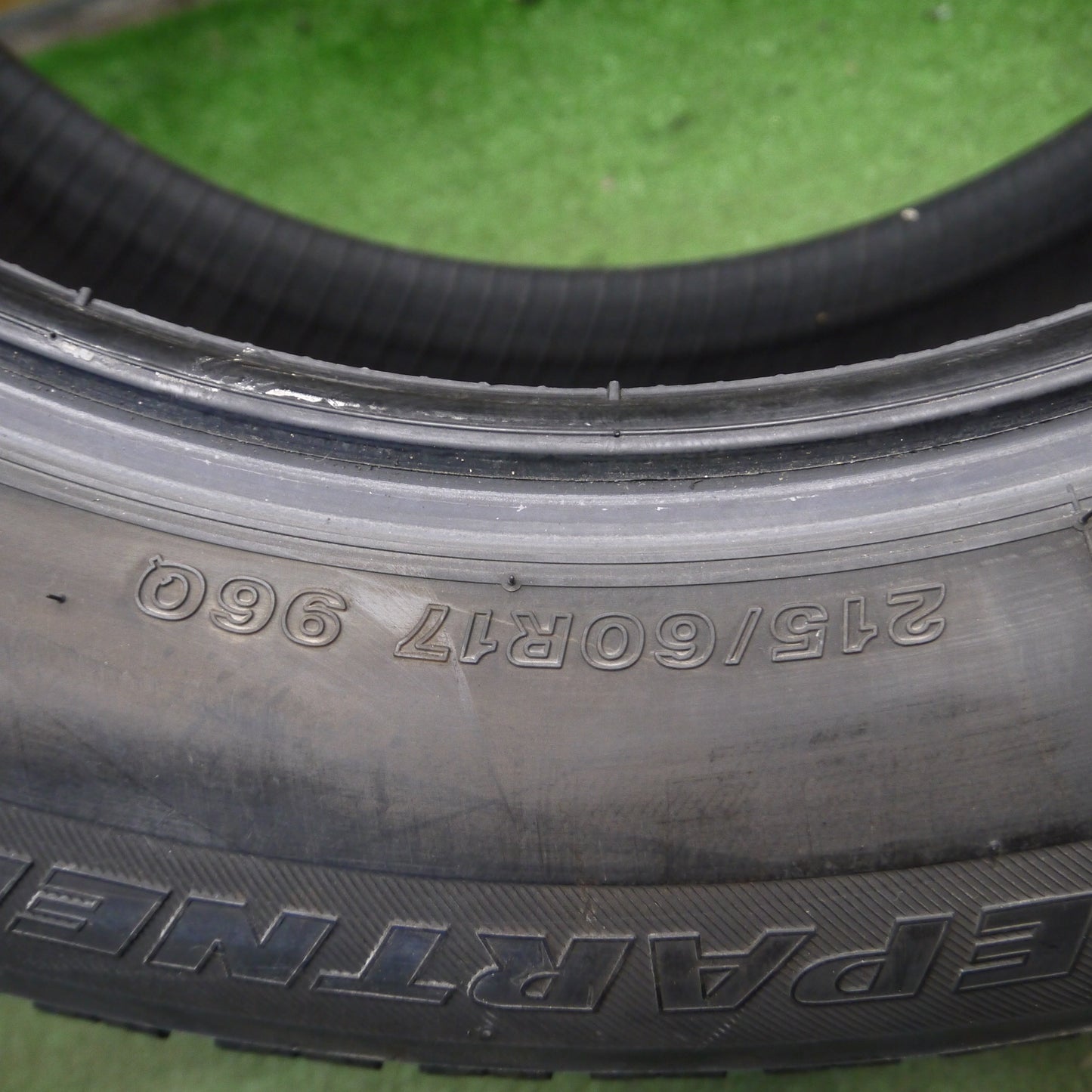 *送料無料*バリ溝！9.5分以上★スタッドレス 215/60R17 ブリヂストン アイスパートナー2 タイヤ 17インチ アルファード ヴェルファイア等★4010507Hスタ