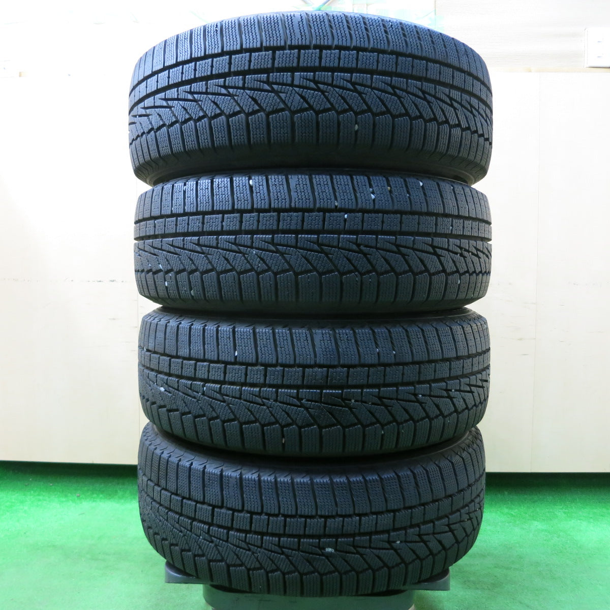 *送料無料*バリ溝！21年！キレイ！ほぼ10分★スタッドレス 205/60R16 ハンコック ウインターアイセプト IZ2A 社外 アルミ 16インチ PCD114.3/5H★4011706イス