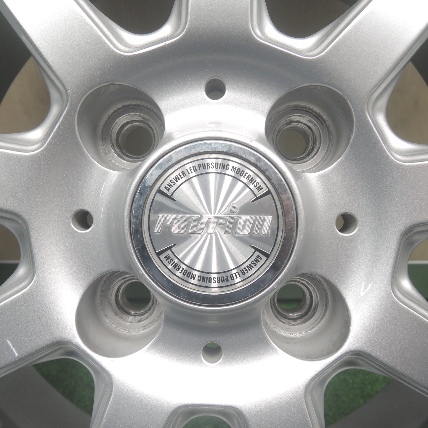 *送料無料*キレイ★スタッドレス 175/65R15 ブリヂストン ブリザック VRX2 ravrion ラブリオン 15インチ PCD100/4H★3110803NJス