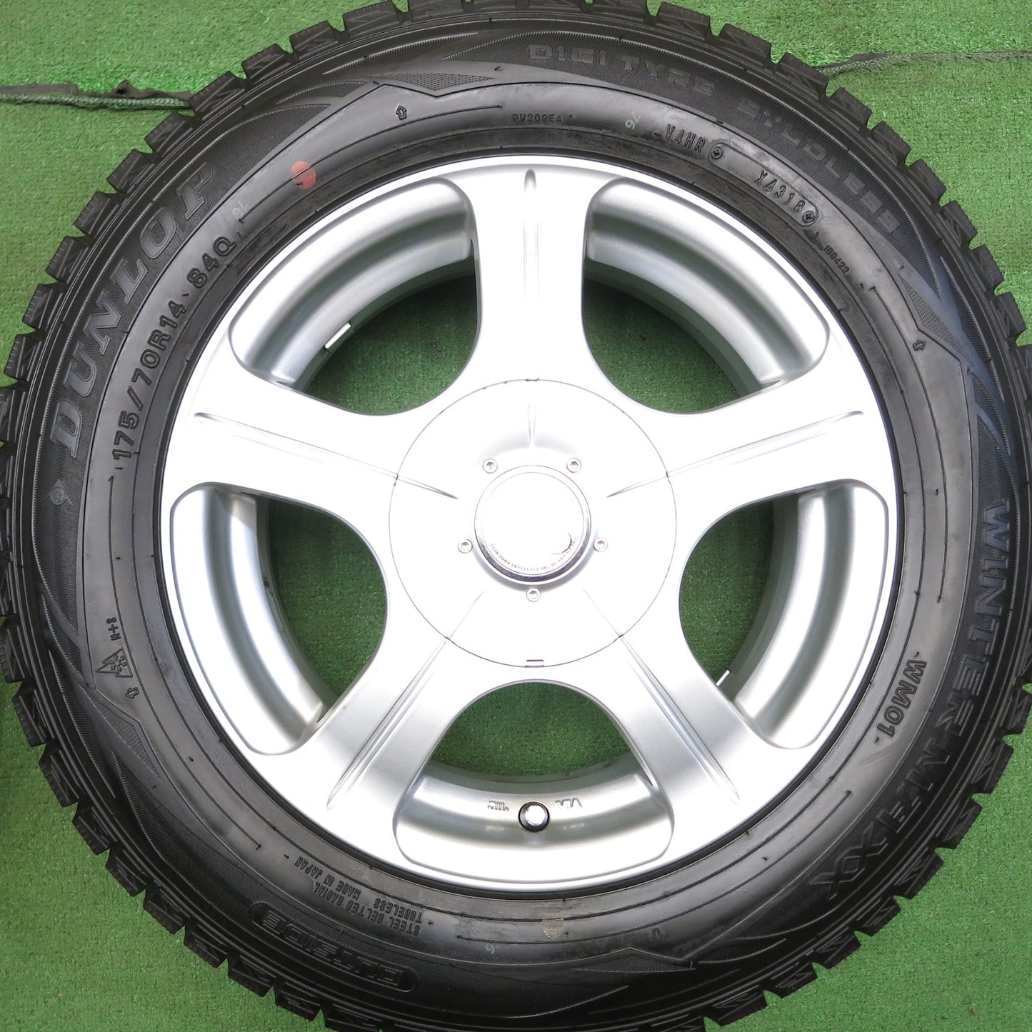 [送料無料]超バリ溝！キレイ！ほぼ10分★スタッドレス 175/70R14 ダンロップ ウインターマックス WM01 JOKER QUEEN weds ジョーカー PCD100/4H★3062314Hス