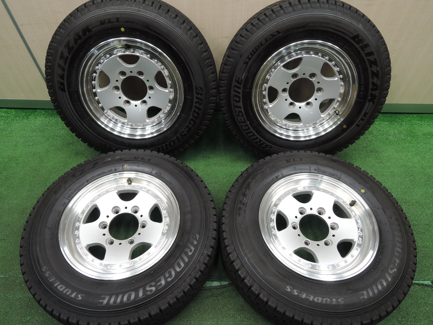 *送料無料*超バリ溝！21年！9.5分以上★スタッドレス 195/80R15 ブリヂストン ブリザック VL1 社外 アルミ 15インチ PCD139.7/6H★3112507HAス