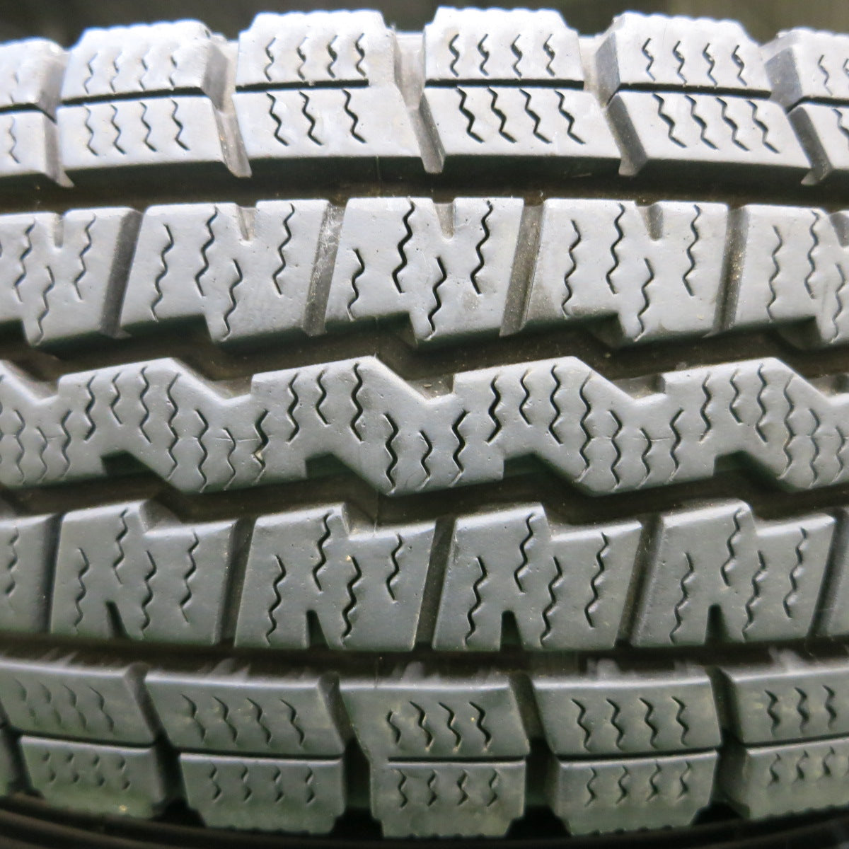 *送料無料*バリ溝！21年！9.5分★スタッドレス 145R12 6PR ダンロップ ウインターマックス SV01 SPORT KRONE 12インチ PCD100/4H★3120510イス