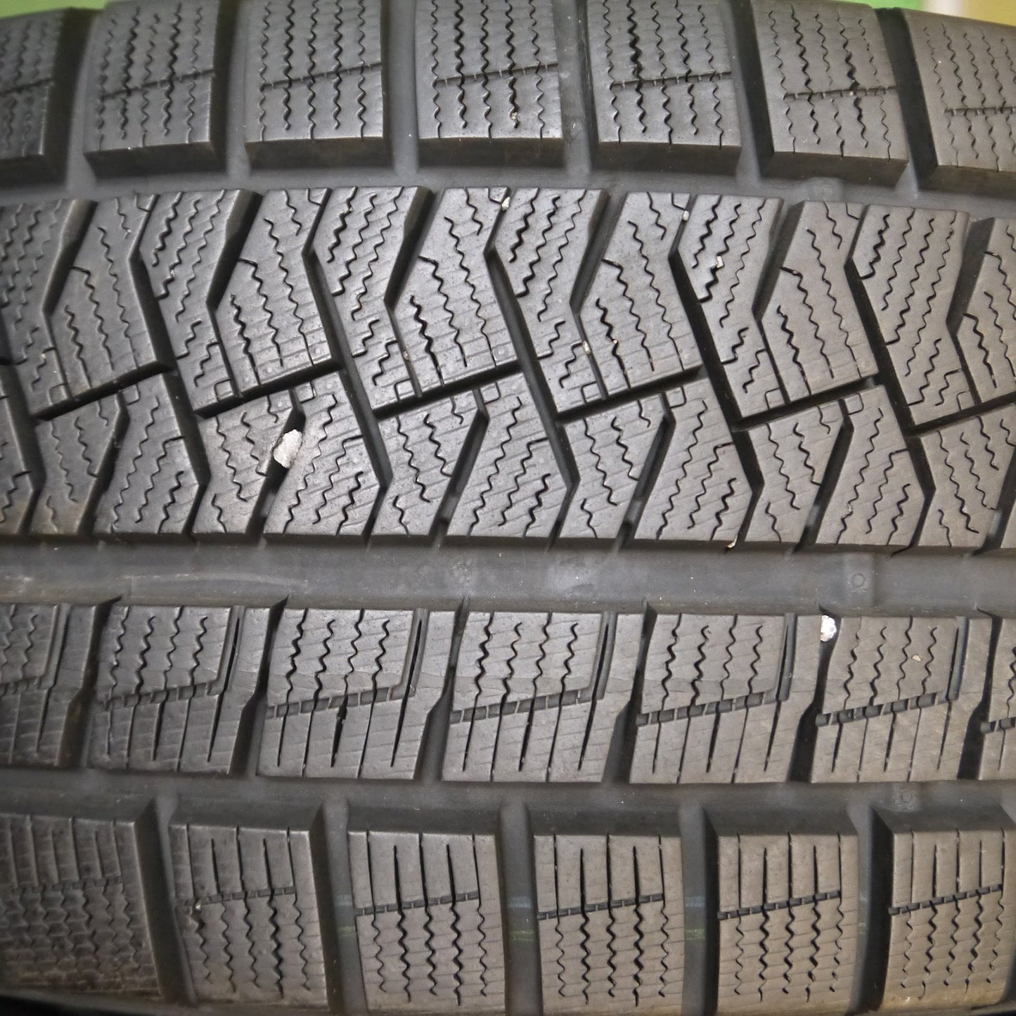 [送料無料]バリ溝！9.5分以上★makina ISOTTA ECCITA LFM517 225/65R17 スタッドレス ピレリ アイスアシンメトリコ マキナイゾッタ PCD114.3/5H★3091204Hス