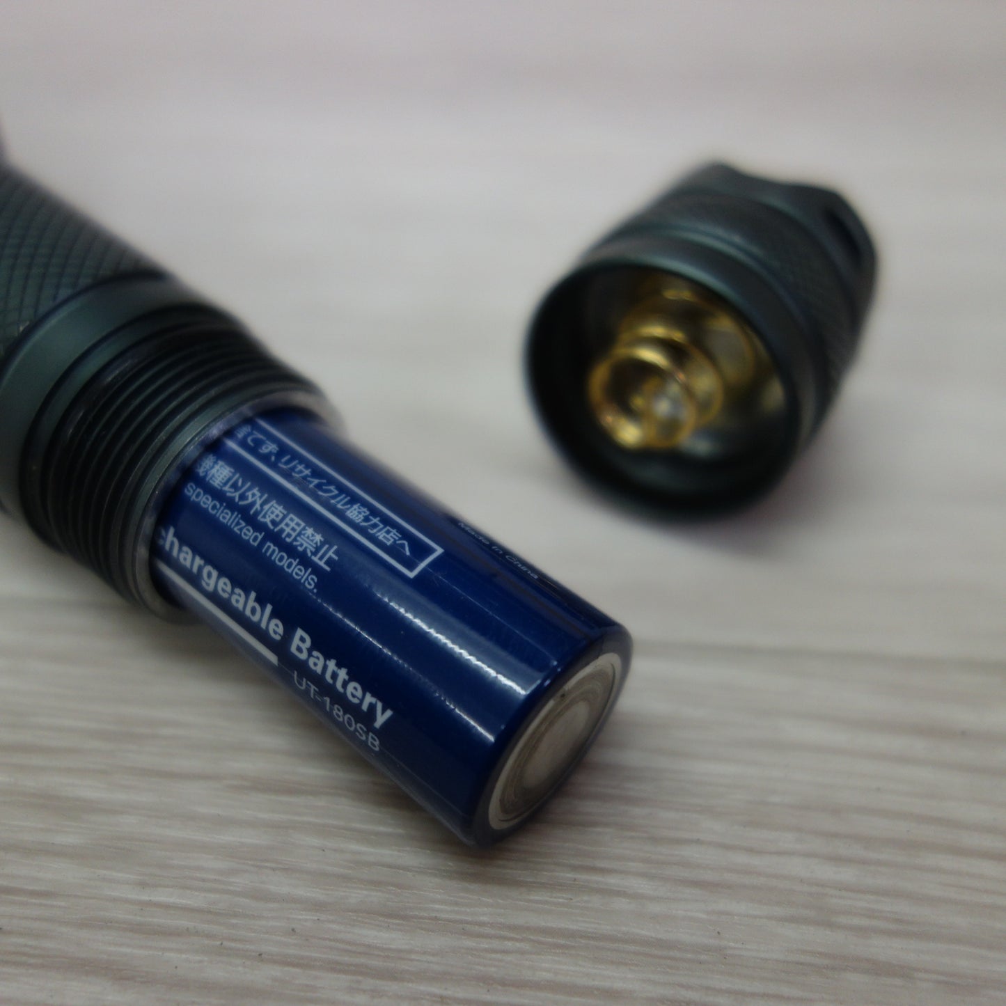 [送料無料] キレイ☆GENTOS ジェントス 充電式 LED ライト UT-1900R LED 懐中電灯☆