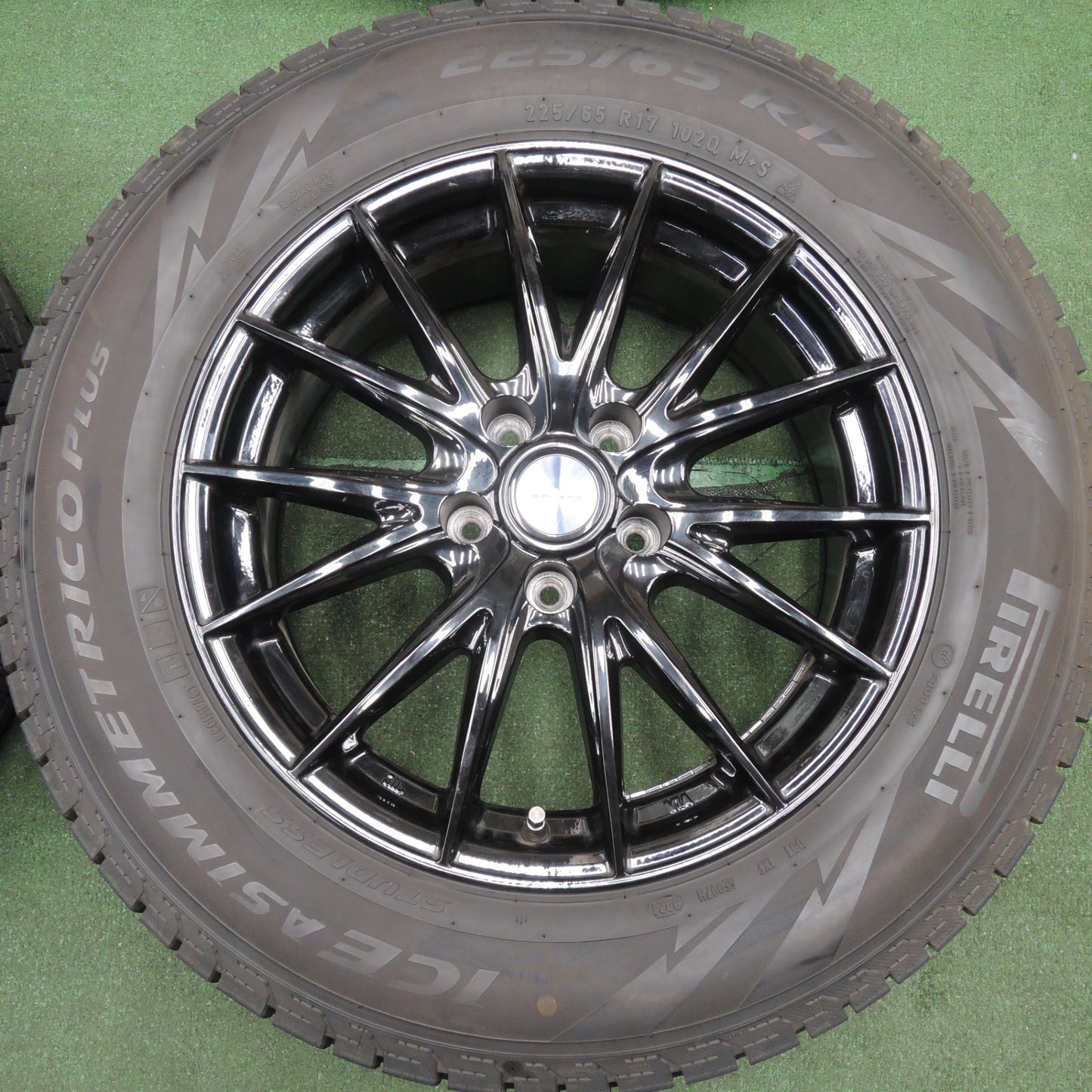 *送料無料* バリ溝！21年！綺麗！9.5分以上★スタッドレス 225/65R17 ピレリ アイスアシンメトリコ プラス VELVA SPORTZ ヴェルヴァ PCD114.3/5H★4030205HAス