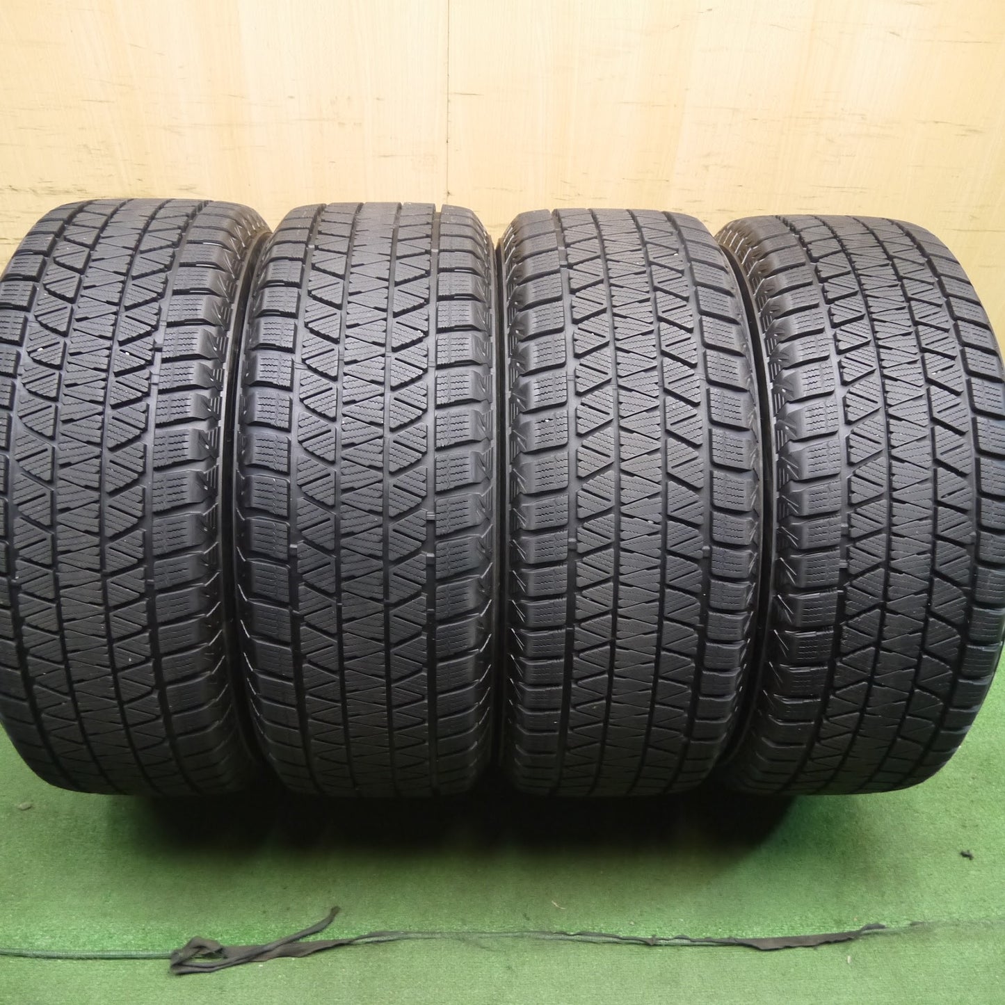 [送料無料]バリ溝！19年！キレイ！9.5分以上★BMW 等 MAK 265/50R19 スタッドレス ブリヂストン ブリザック DM-V3 19インチ PCD120/5H★3041202クス