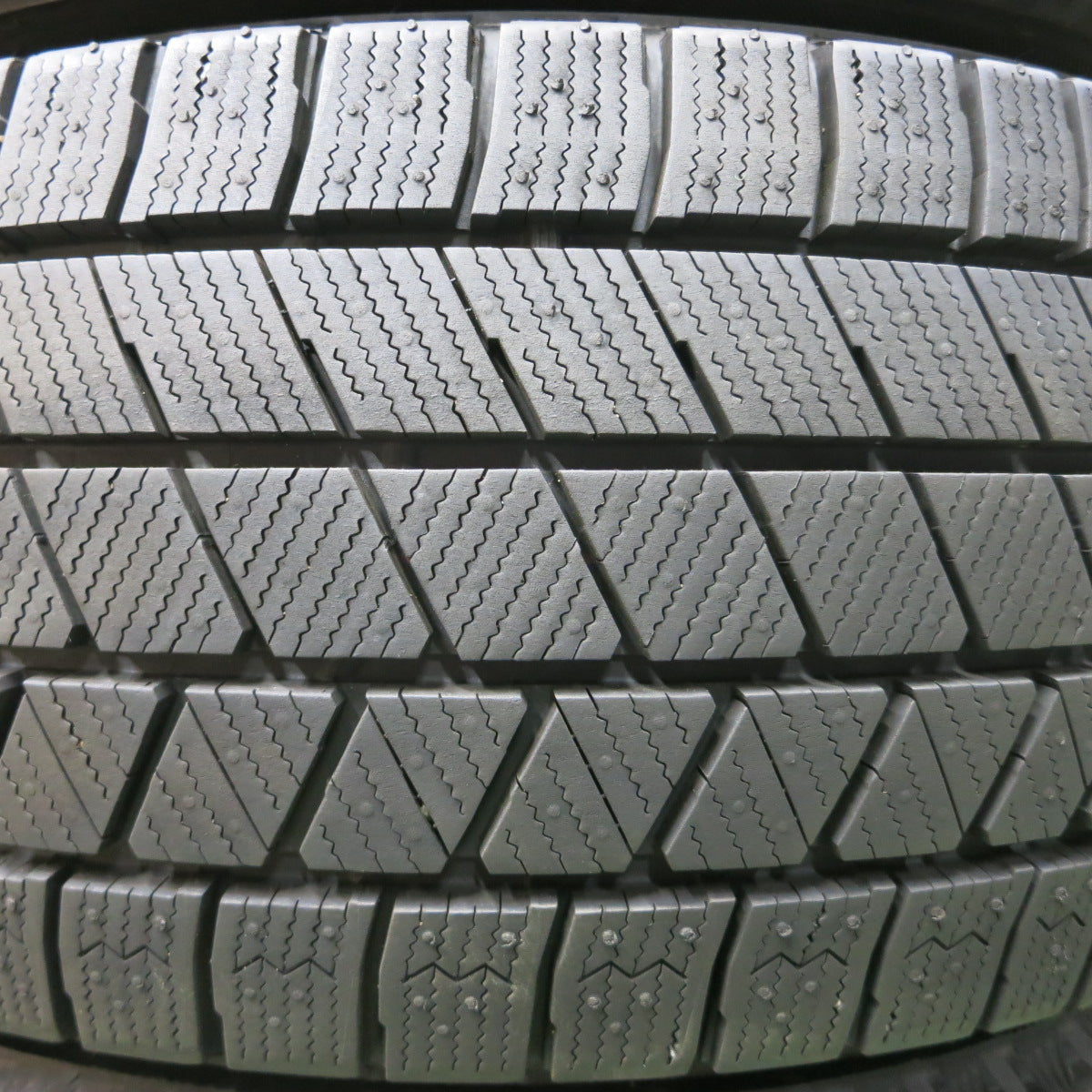 *送料無料*バリ溝！21年！ほぼ10分★スタッドレス 215/55R17 ブリヂストン ブリザック VRX3 タイヤ 17インチ クラウン エスティマ オデッセイ等★3103005イスタ