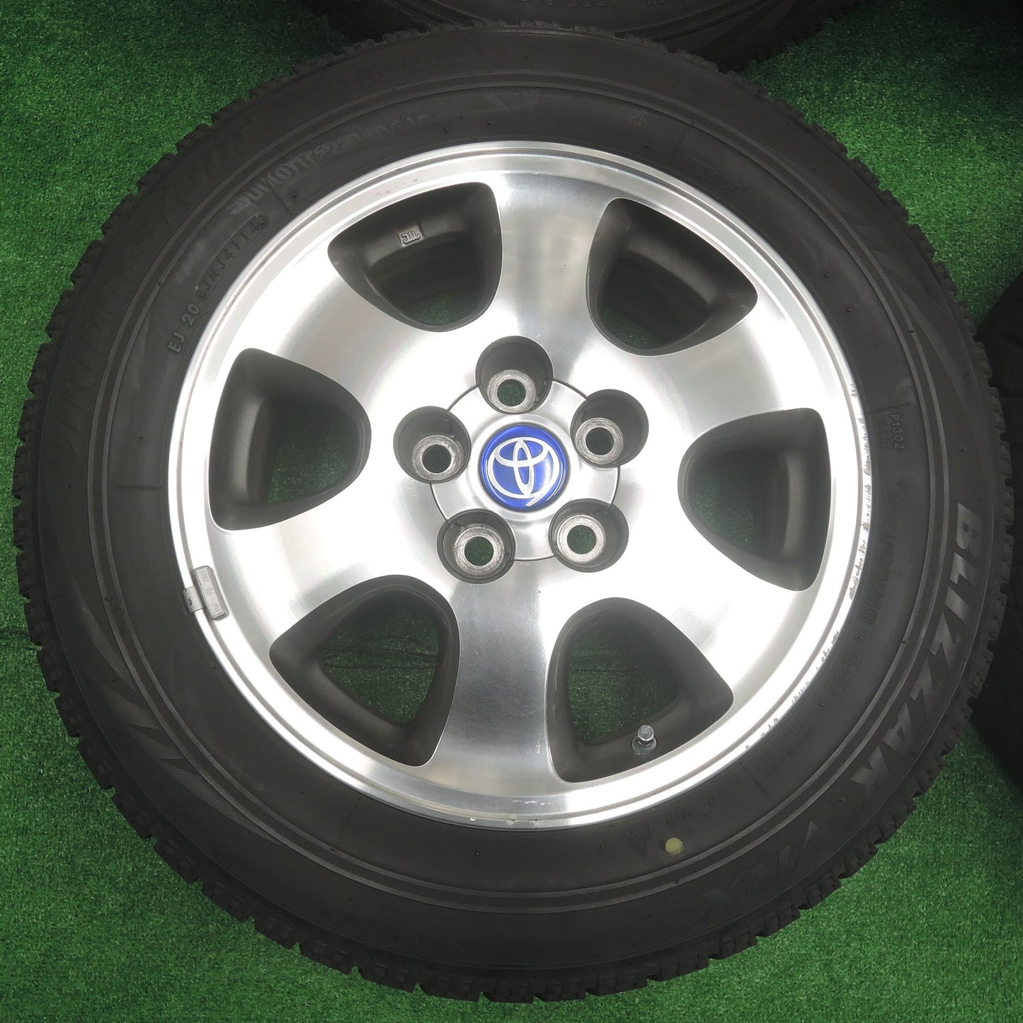 [送料無料]バリ溝！9分★トヨタ イプサム 純正 205/60R16 スタッドレス ブリヂストン ブリザック VRX 16インチ PCD114.3/5H★3072003SYス