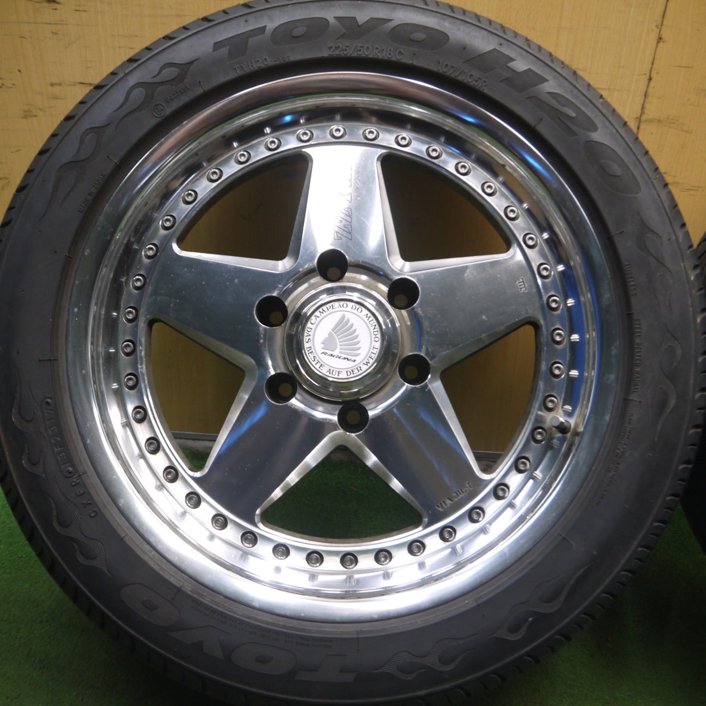 *送料無料* バリ溝！9.5分★RAGUNA ZZYZX 225/50R18C 107/105R トーヨー H20 ラグナ ザイジックス 18インチ PCD139.7/6H★4030805Hノ