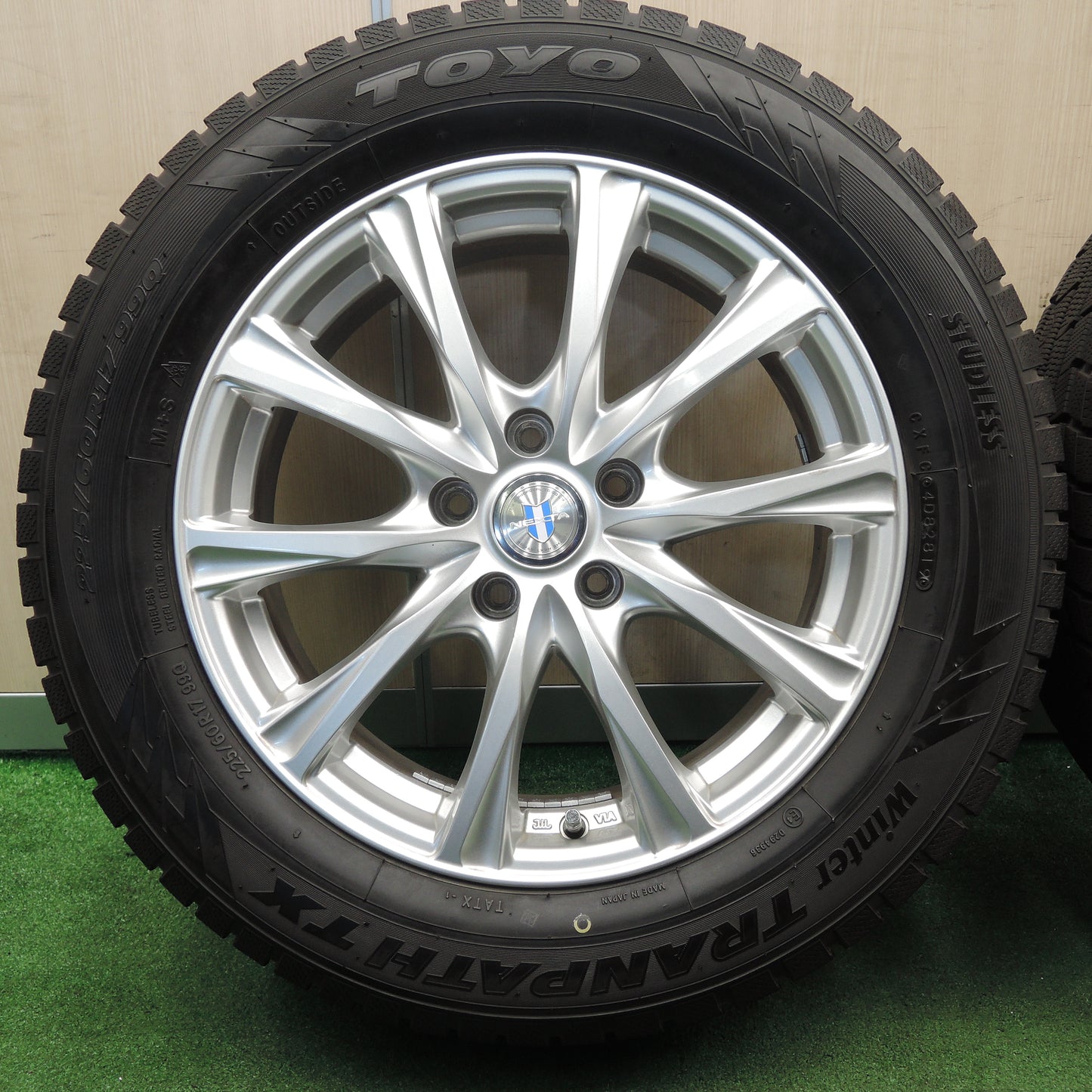 *送料無料*バリ溝！19年！キレイ！9.5分以上★スタッドレス 225/60R17 トーヨー ウインタートランパス TX NEXTA ネクスタ 17インチ PCD114.3/5H★3121405NJス