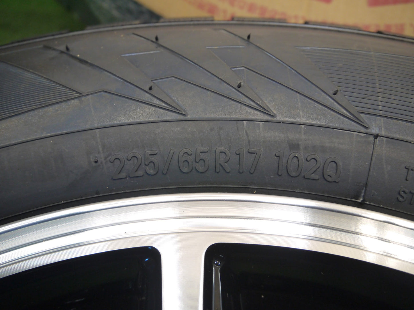 [送料無料]未使用！22年★スタッドレス 225/65R17 LOXARNY SPORT トーヨー ウインター トランパス TX ロクサーニ スポーツ 17インチ PCD114.3/5H★3011806クス