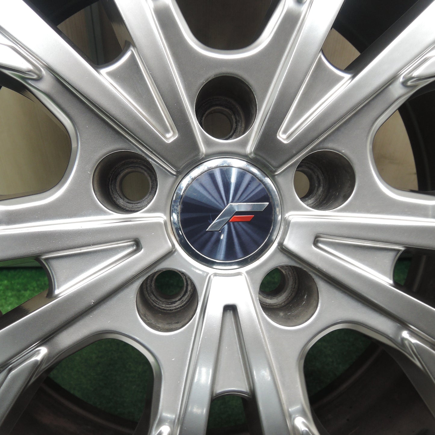 *送料無料*バリ溝！19年！キレイ！9.5分★スタッドレス 235/55R18 ブリヂストン ブリザック DM-V3 社外 アルミ ホイール 18インチ PCD114.3/5H★3112405TNス