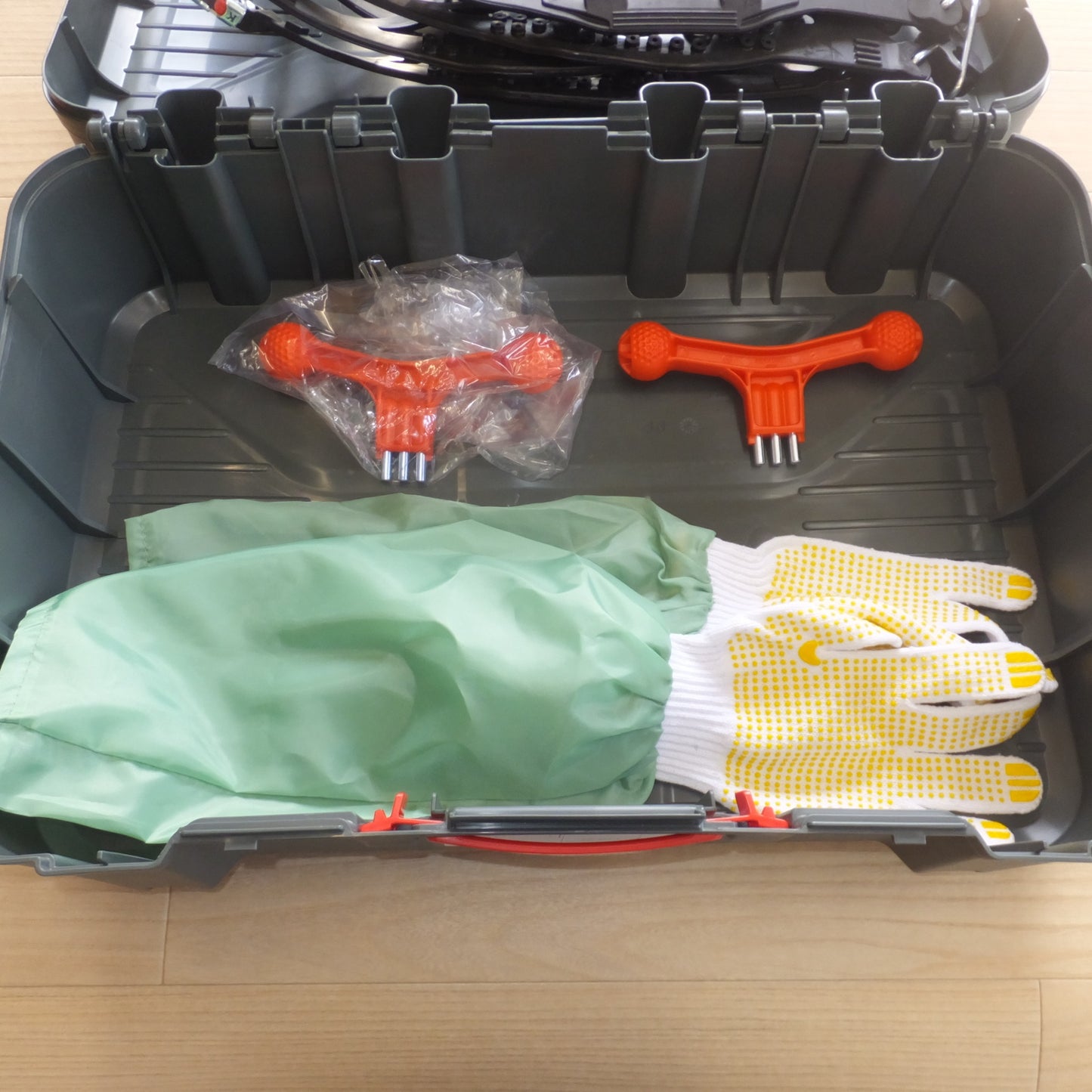 [送料無料] 美品★カーメイト CARMATE バイアスロンクイックイージー BIATHLON QUICK EASY QE16L　非金属チェーン★