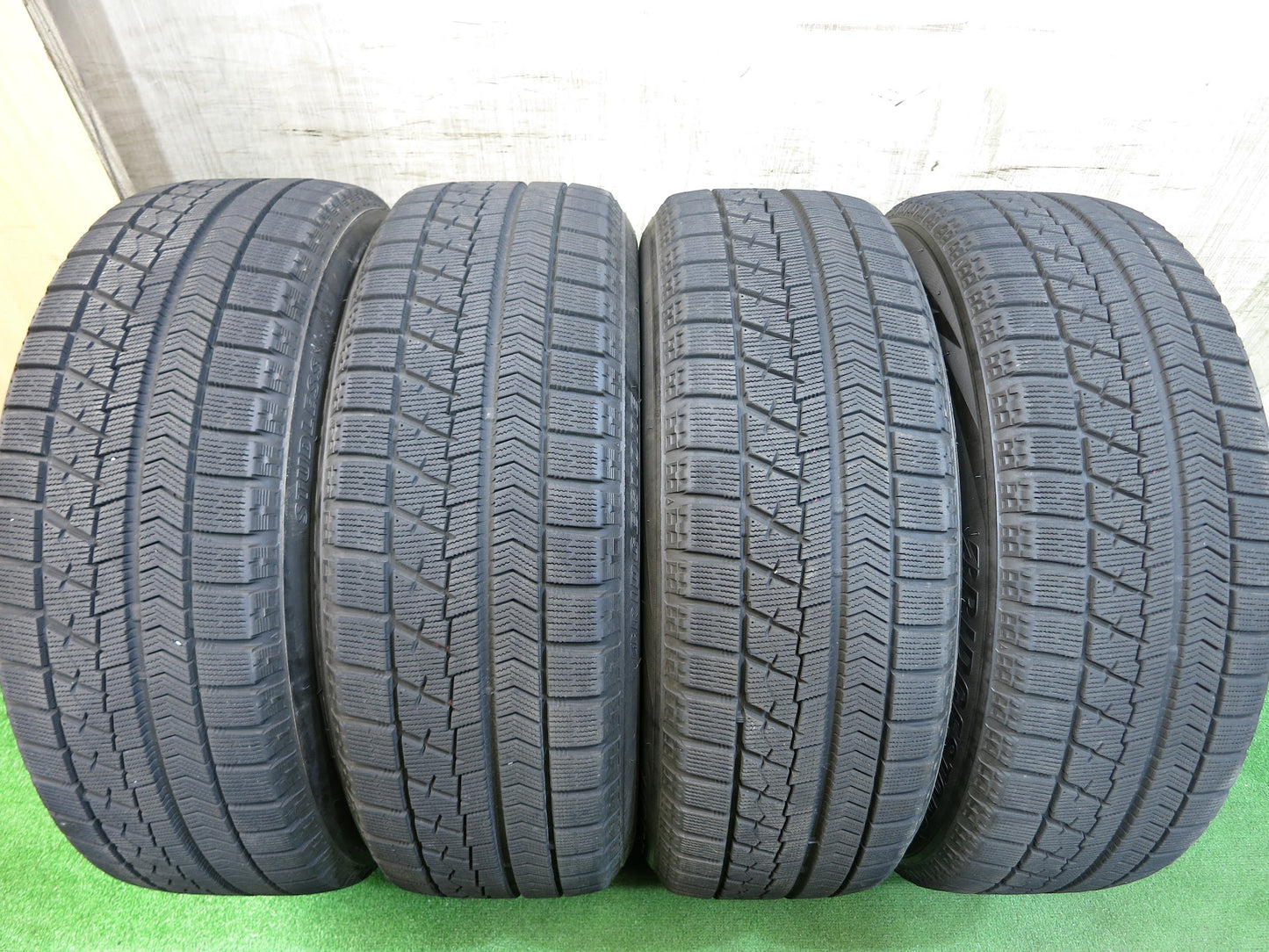 [送料無料]バリ溝！19年！9分★ベンツ 等 AGA 215/60R17 スタッドレス TAS ブリヂストン ブリザック VRX 17インチ PCD112/5H★2102111Hス