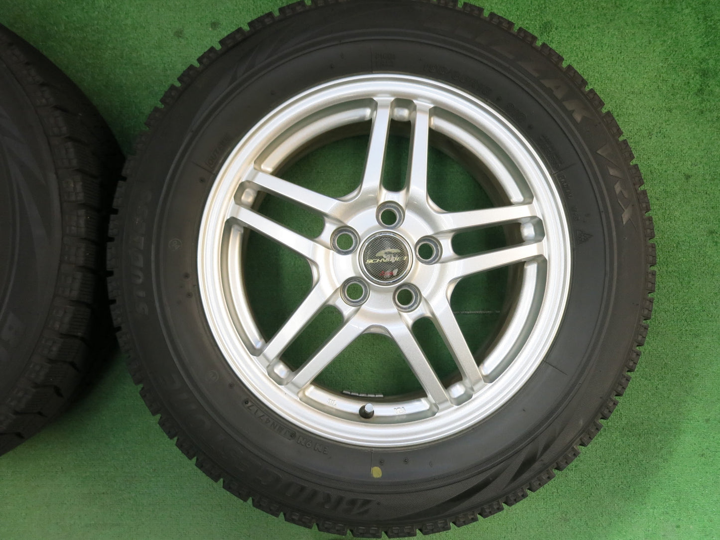 [送料無料]バリ溝！キレイ！8.5分★スタッドレス 195/65R15 ブリヂストン ブリザック VRX SCHNEIDER ATECH シュナイダー 15インチ PCD100/5H★3022503ヒス