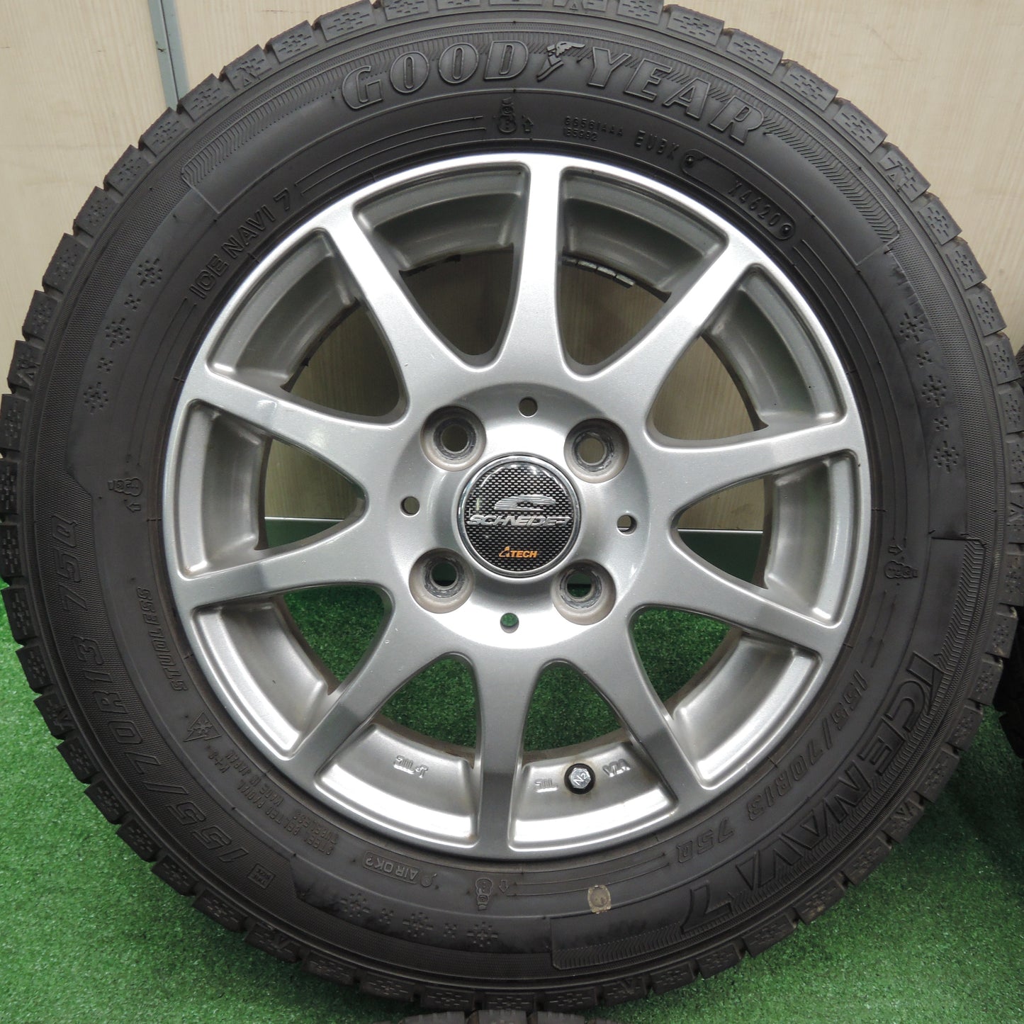 *送料無料*バリ溝！20年！8.5分★スタッドレス 155/70R13 グッドイヤー アイスナビ7 SCHNEIDER シュナイダー 13インチ PCD100/4H★3110804TNス