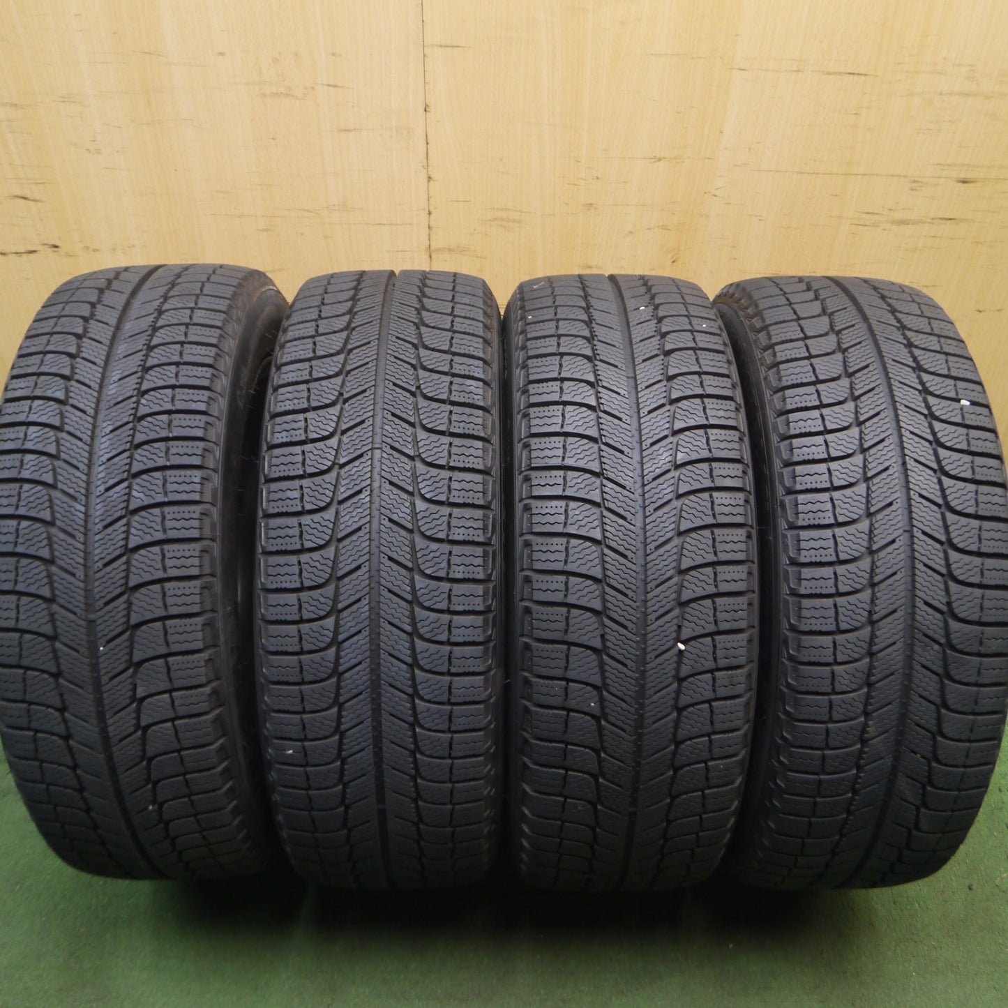 *送料無料*超バリ溝！キレイ！9.5分以上★レガシィ 等 205/55R16 スタッドレス ミシュラン X-ICE3+ VELVA ヴェルヴァ 16インチ PCD100/5H★4012903Hス