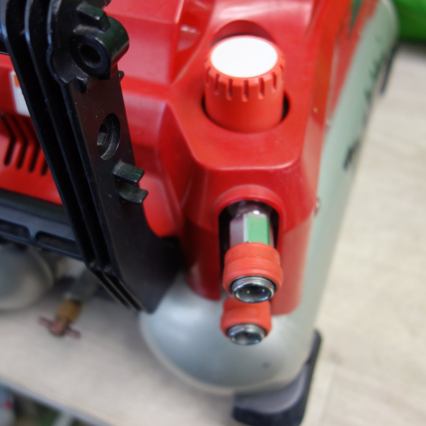 [送料無料] ☆makita マキタ エアコンプレッサー AC461XL 11L 1200h 電動 工具☆