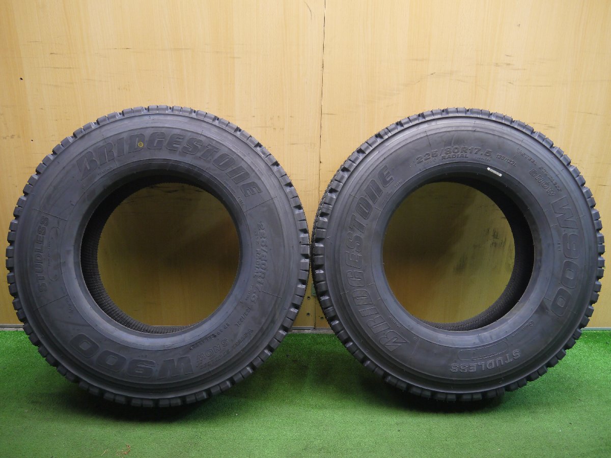 [送料無料]未使用！22年★トラック タイヤ 225/80R17.5 123/122L スタッドレス ブリヂストン W900 17.5インチ★3011602クスタ