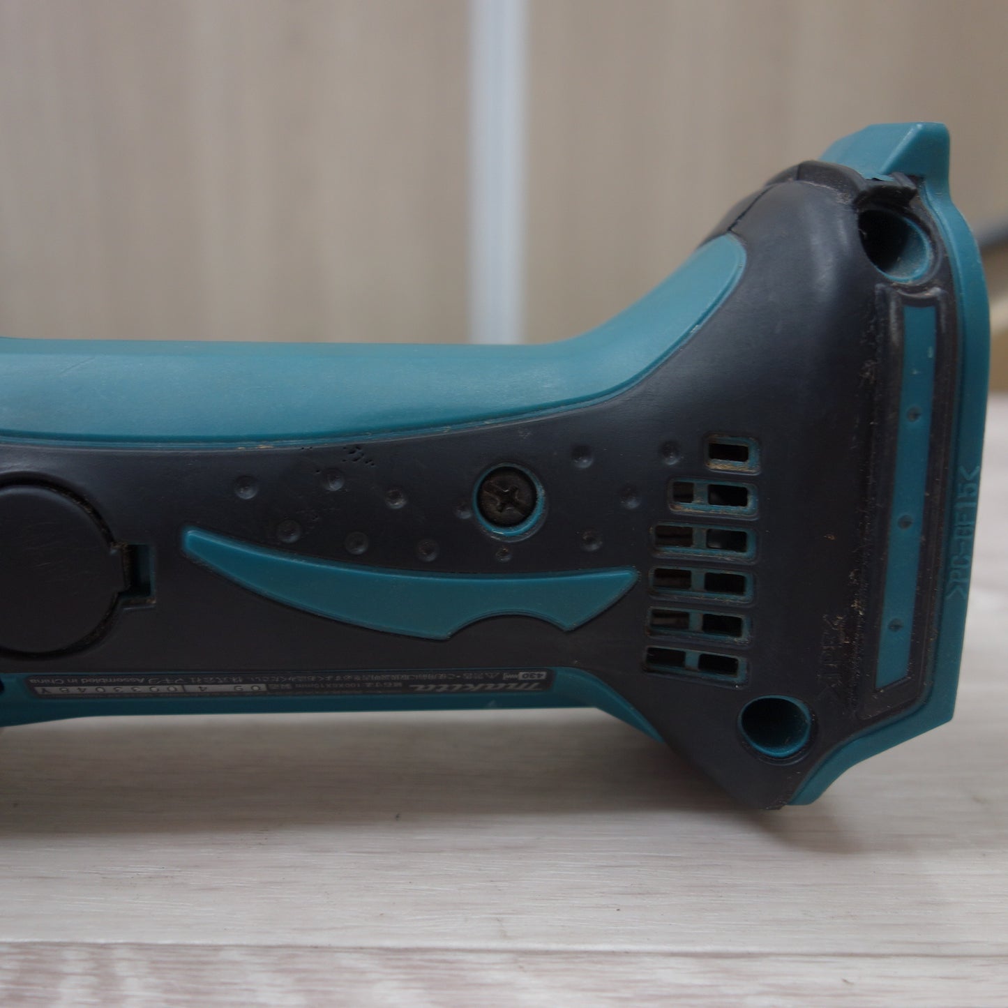 [送料無料] ☆マキタ makita 充電式 ディスクグラインダー GA400D 14.4V 本体のみ 電動 工具 DIY☆
