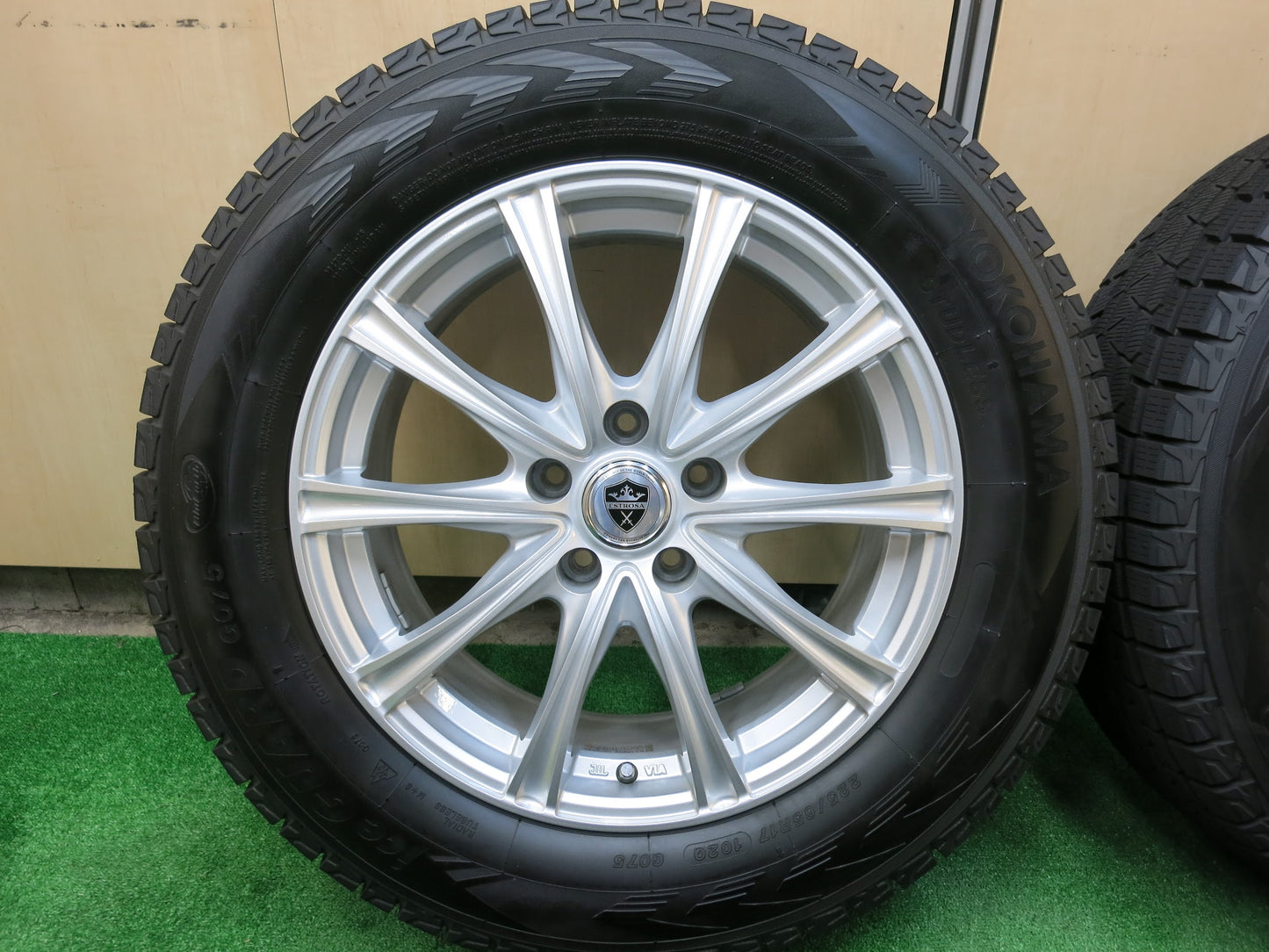[送料無料]超バリ溝！21年！美品！ほぼ10分★スタッドレス 225/65R17 ヨコハマ アイスガード G075 ESTROSA 17インチ PCD114.3/5H★2122703ヒス