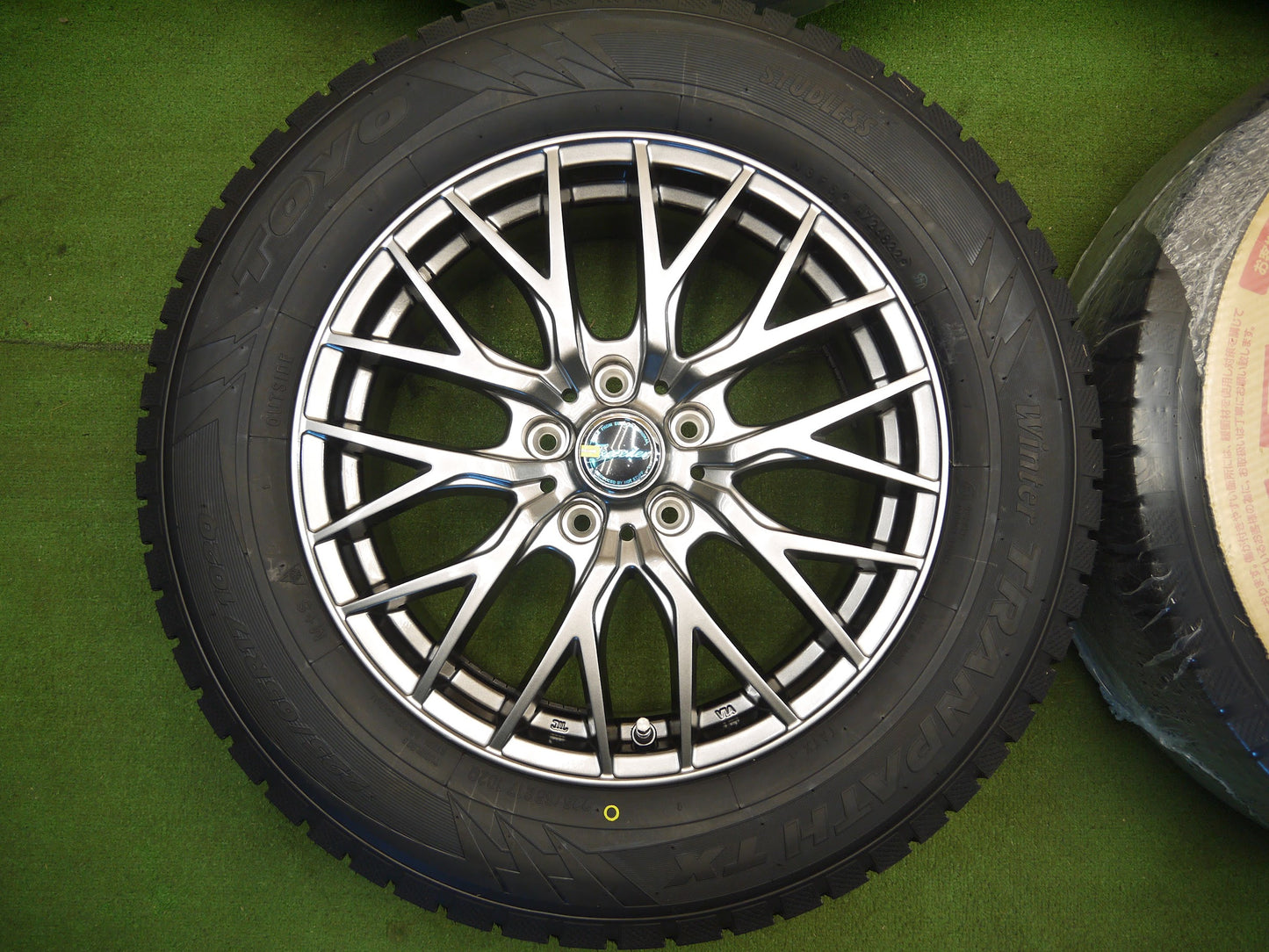 [送料無料]未使用！22年★スタッドレス 225/65R17 トーヨー ウインタートランパス TX Exceeder HOT STUFF エクシーダー 17インチ PCD114.3/5H★3011807クス