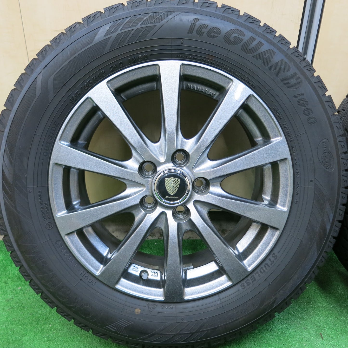 [送料無料]バリ溝！19年！キレイ！ほぼ10分★プリウス 等 195/65R15 スタッドレス ヨコハマ アイスガード iG60 MANARAY SPORT マナレイ PCD100/5H★3062806ヒス