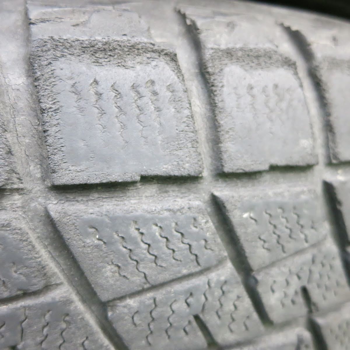 [送料無料]キレイ★トヨタ 30系 ハリアー 純正 235/55R18 スタッドレス ブリヂストン ブリザック DM-V1 18インチ PCD114.3/5H★3070105イス