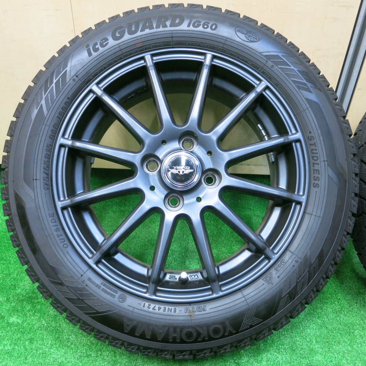 *送料無料*バリ溝！21年！キレイ！9.5分以上★スタッドレス 175/65R15 ヨコハマ アイスガード iG60 TEAD weds テッド 15インチ PCD100/4H★3110310イス