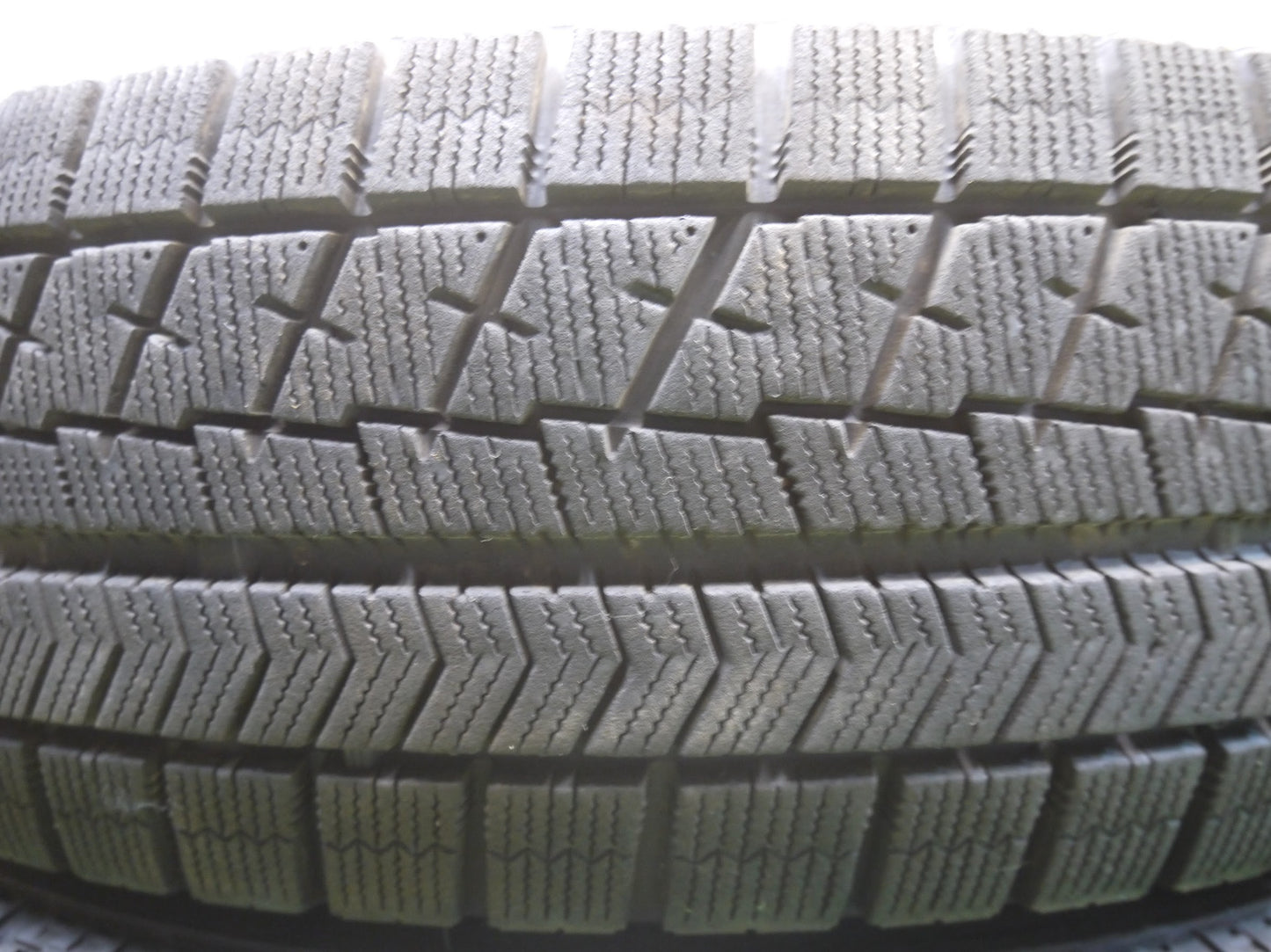 [送料無料]バリ溝！9分★スタッドレス 185/70R14 ブリヂストン ブリザック VRX タイヤ 14インチ ノート アクア カローラ 等★2061812ヤスタ