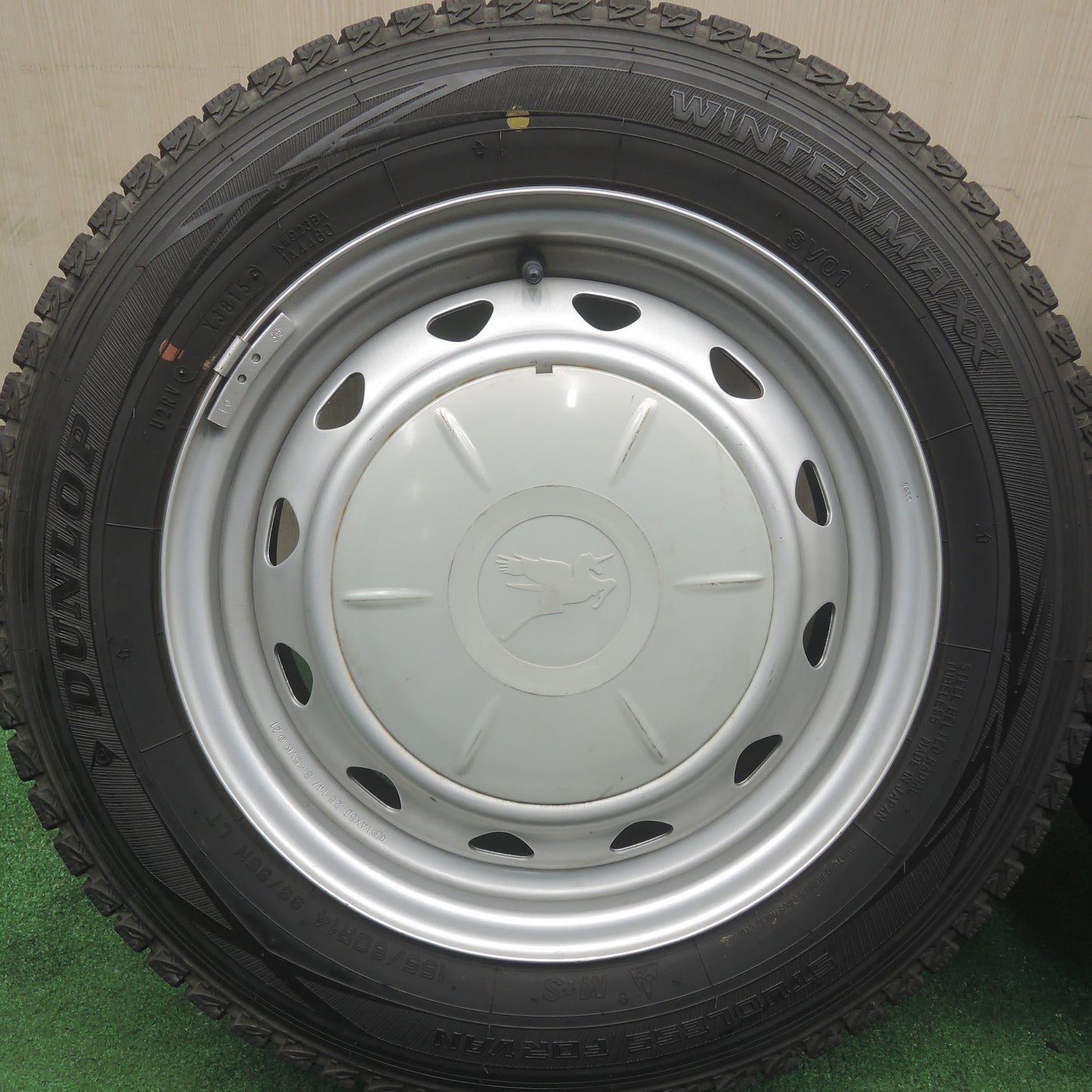 [送料無料]バリ溝！9.5分★スタッドレス 155/80R14 88/86N ダンロップ ウインターマックスSV01 スチール ホイール 14インチ PCD100 114.3/4H マルチ★3111814HAス