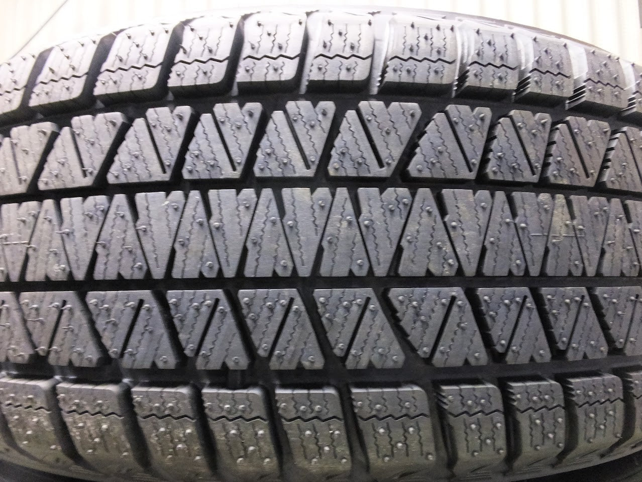 [送料無料]未使用！19年製★ベンツ GLC 純正 オプション AMG 235/55R19 スタッドレス ブリヂストン ブリザック DM-V3 19インチ PCD112/5H★