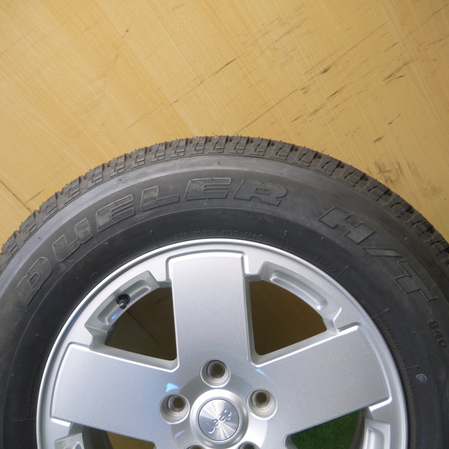 *送料無料*新車外し★ジープ JK ラングラー 純正 255/70R18 ブリヂストン デューラー H/T 840 18インチ PCD127/5H★4011602Hノ