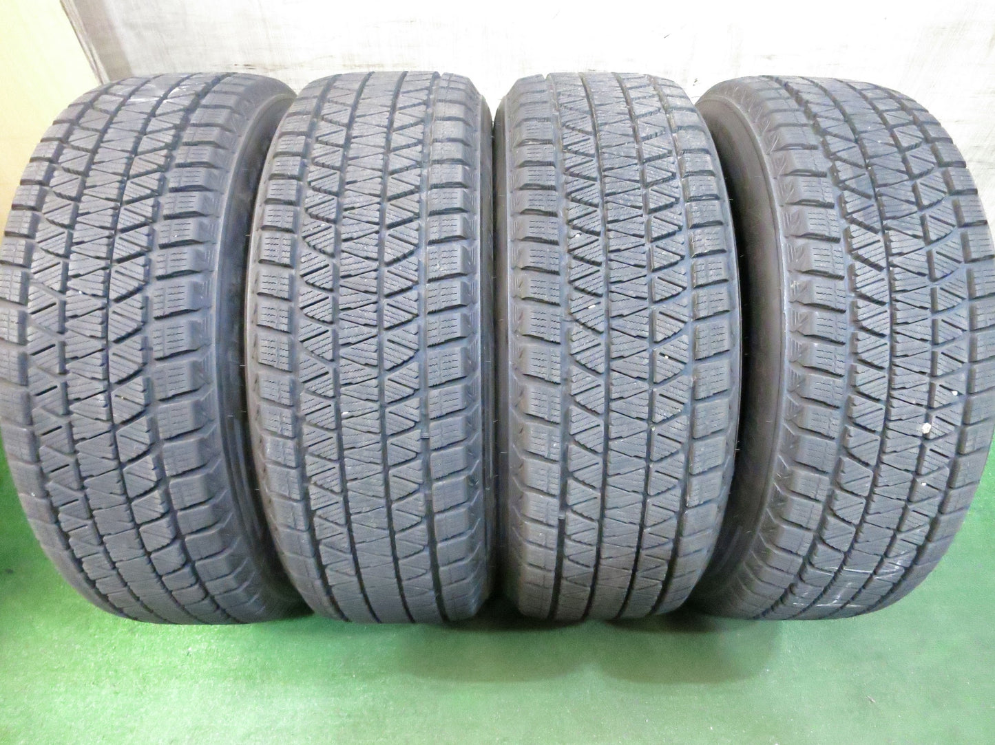 [送料無料]バリ溝！20年！9.5分★スタッドレス 235/60R18 ブリヂストン ブリザック DM-V3 タイヤ 18インチ レクサス NX RX CR-V 等★3021712Hスタ