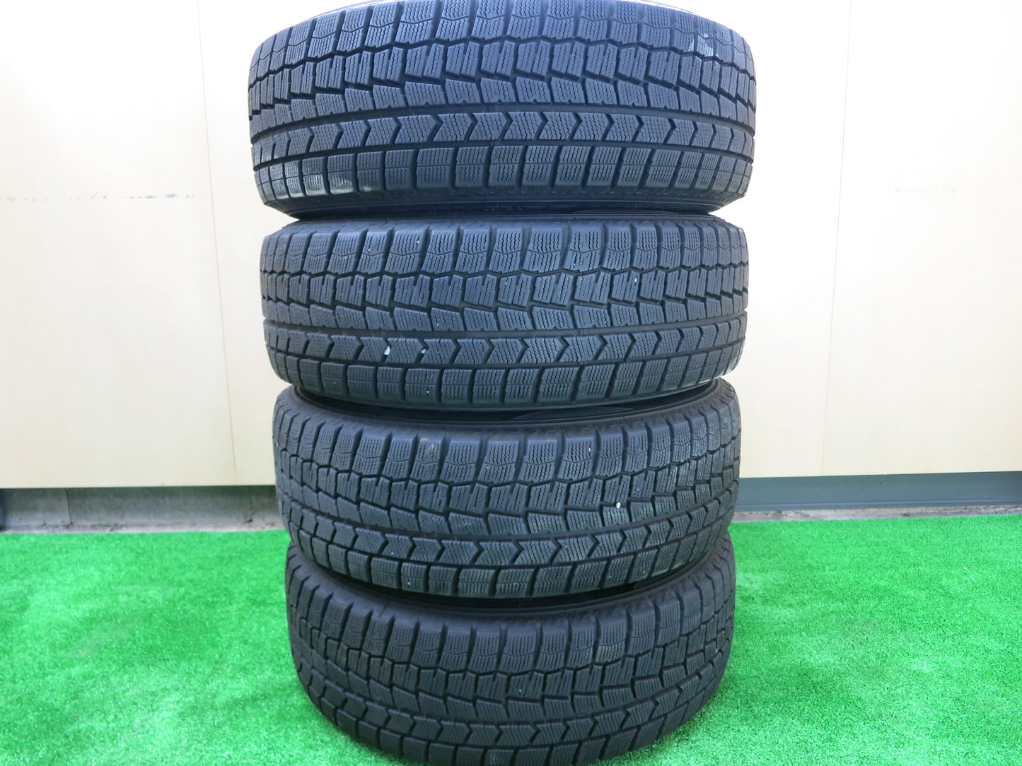 [送料無料]バリ溝！19年！綺麗！9.5分★スタッドレス 195/65R15 ダンロップ ウインターマックス WM02 VIOLENTO ヴィオレント 15インチ PCD114.3/5H★2092102ヒス
