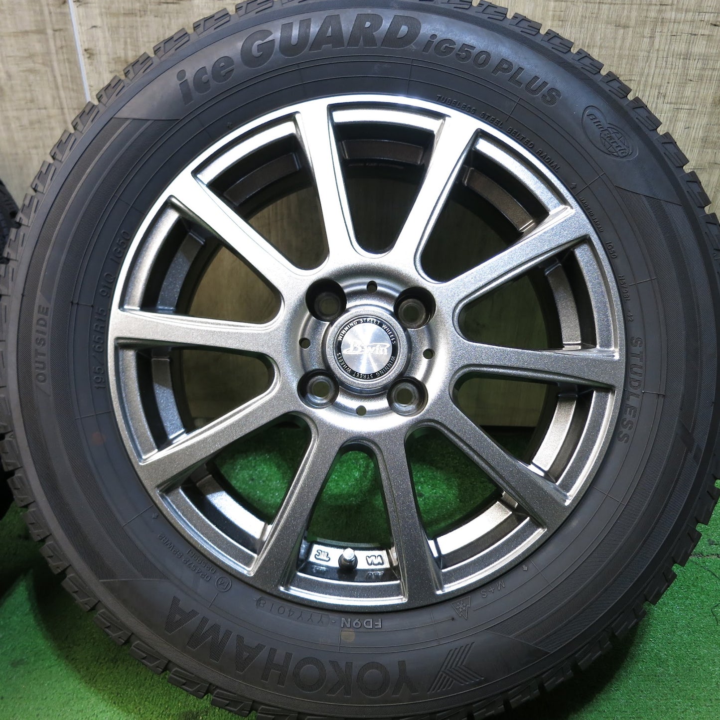 [送料無料]バリ溝！キレイ！9.5分★スタッドレス 195/65R15 ヨコハマ アイスガード iG50 プラス B-win 社外 アルミ 15インチ PCD100/4H★3061306Hス