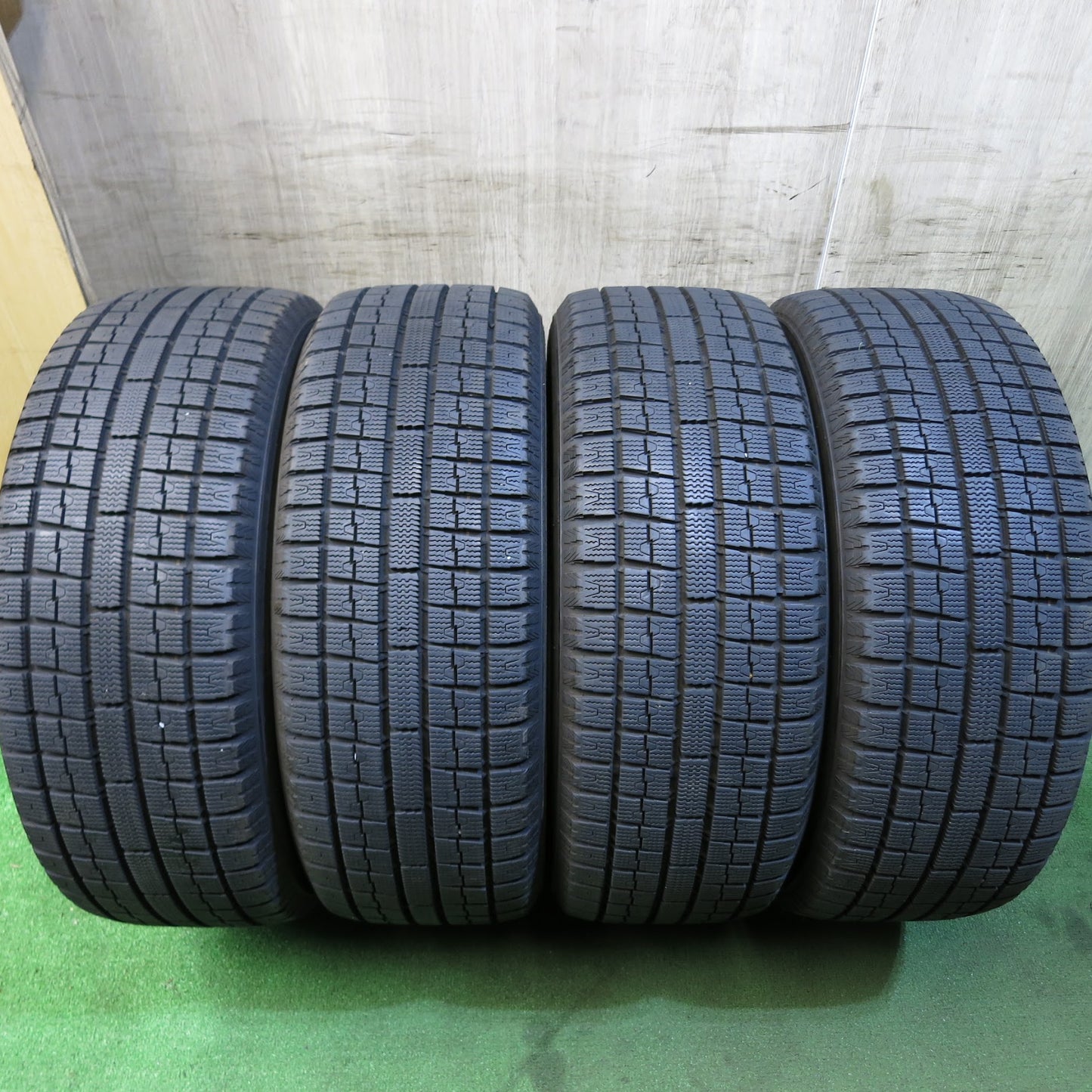 [送料無料]バリ溝！9.5分★スタッドレス 225/55R17 トーヨー ガリット G5 タイヤ 17インチ アルファード ヴェルファイア フーガ 等★3062115Hスタ