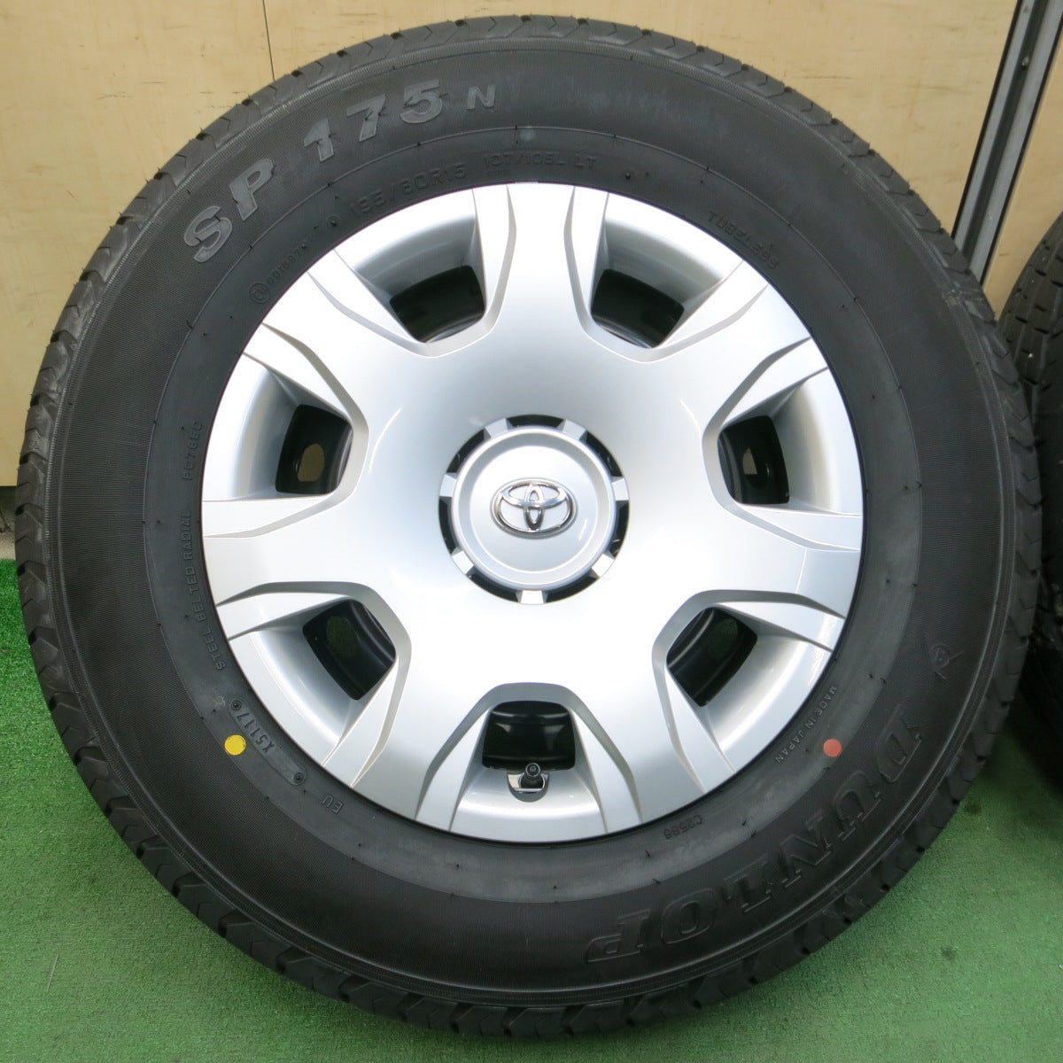 *送料無料*新車外し★トヨタ 200系 ハイエース 純正 スチール 195/80R15 ダンロップ SP175N 15インチ PCD139.7/6H★3101507イノ