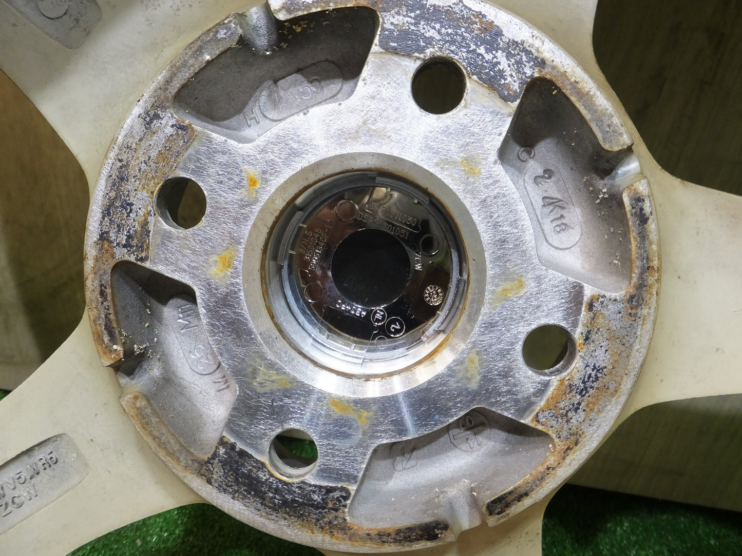 [送料無料]バリ溝！20年！キレイ！9.5分以上★スタッドレス 175/65R15 ブリヂストン ブリザック VRX BALMINUM バルミナ 15インチ PCD100/4H★2080814Hス