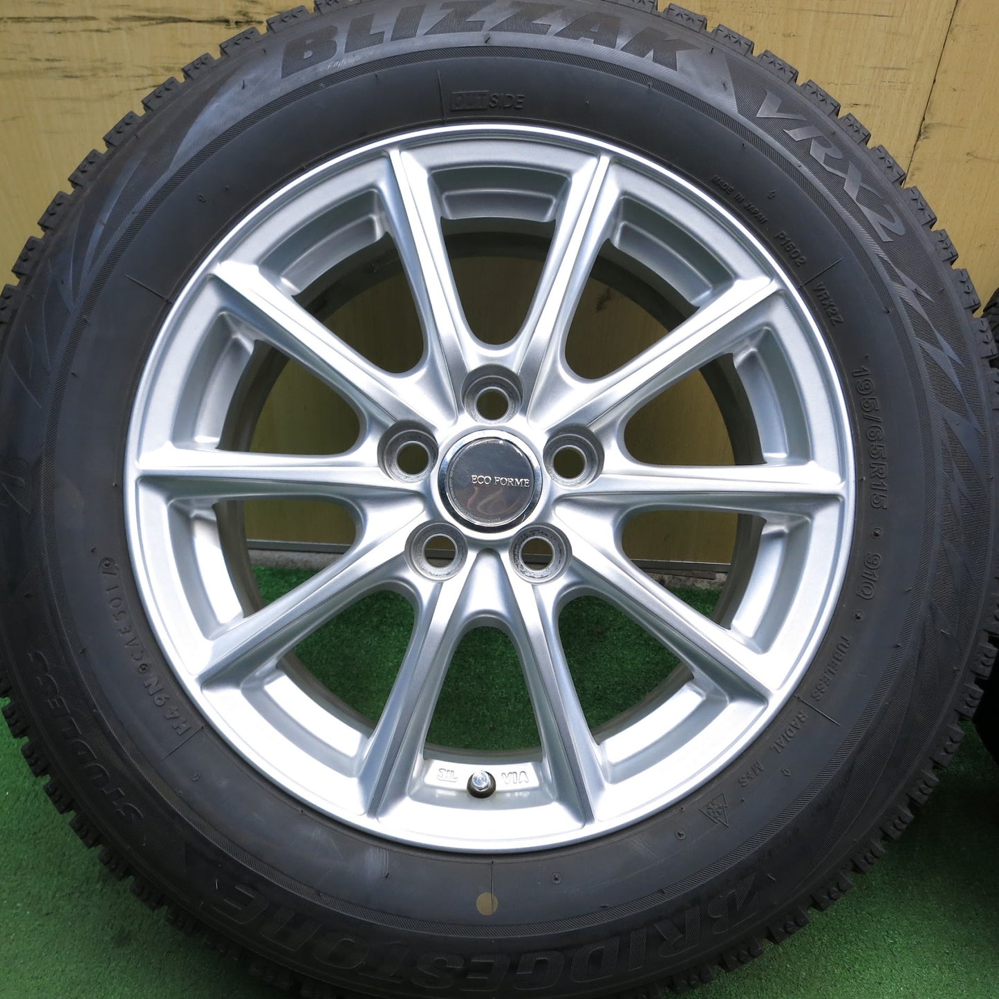 [送料無料]バリ溝！綺麗！9分★プリウス 等 195/65R15 スタッドレス ブリヂストン ブリザック VRX2 ECO FORME エコフォルム 15インチ PCD100/5H★3062312Hス