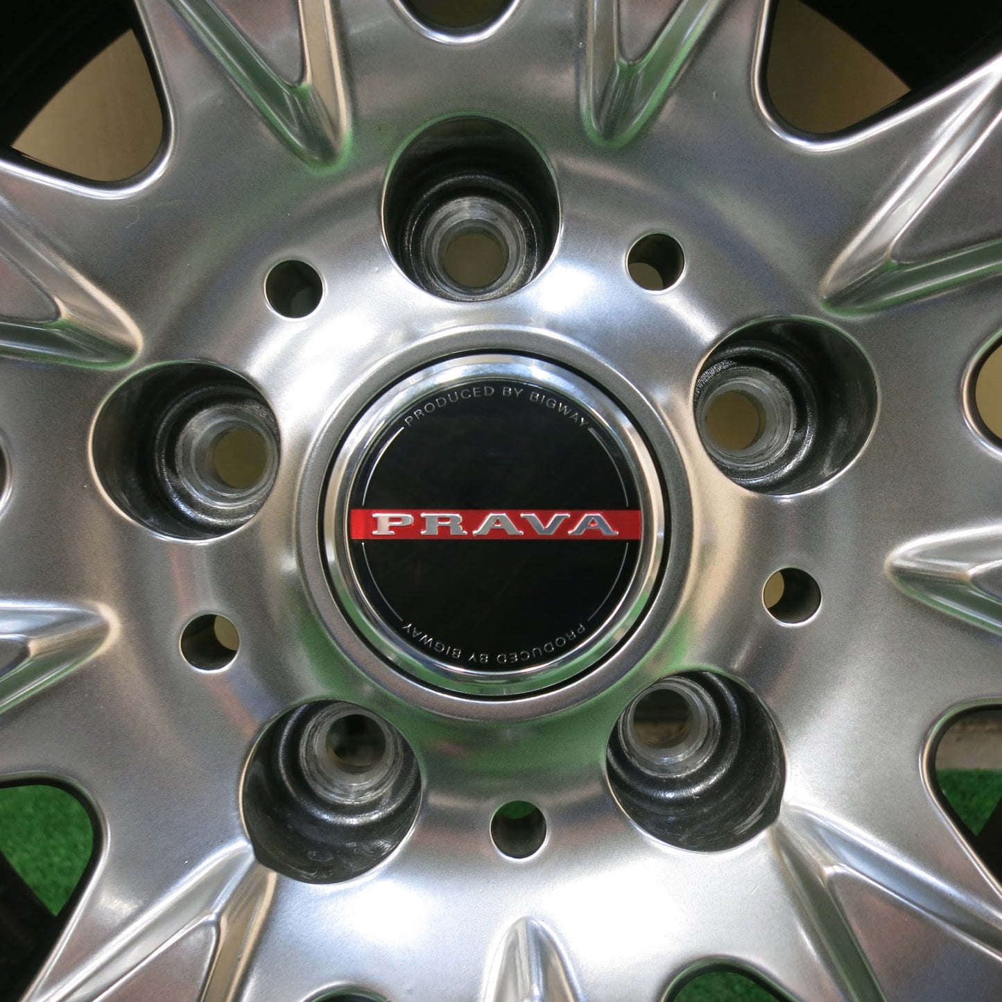 [送料無料]超バリ溝！22年！キレイ！ほぼ10分★225/50R18 ヨコハマ BluEarth-RV RV03 PRAVA 9M BIGWAY プラバ ビックウェイ 18インチ PCD114.3/5H★3041904ヒノ
