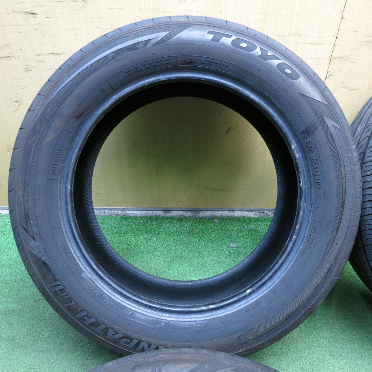 *送料無料* バリ溝！21年！9分★215/60R17 トーヨー トランパス LuⅡ タイヤ 17インチ アルファード ヴェルファイア 等★4022203KKノタ