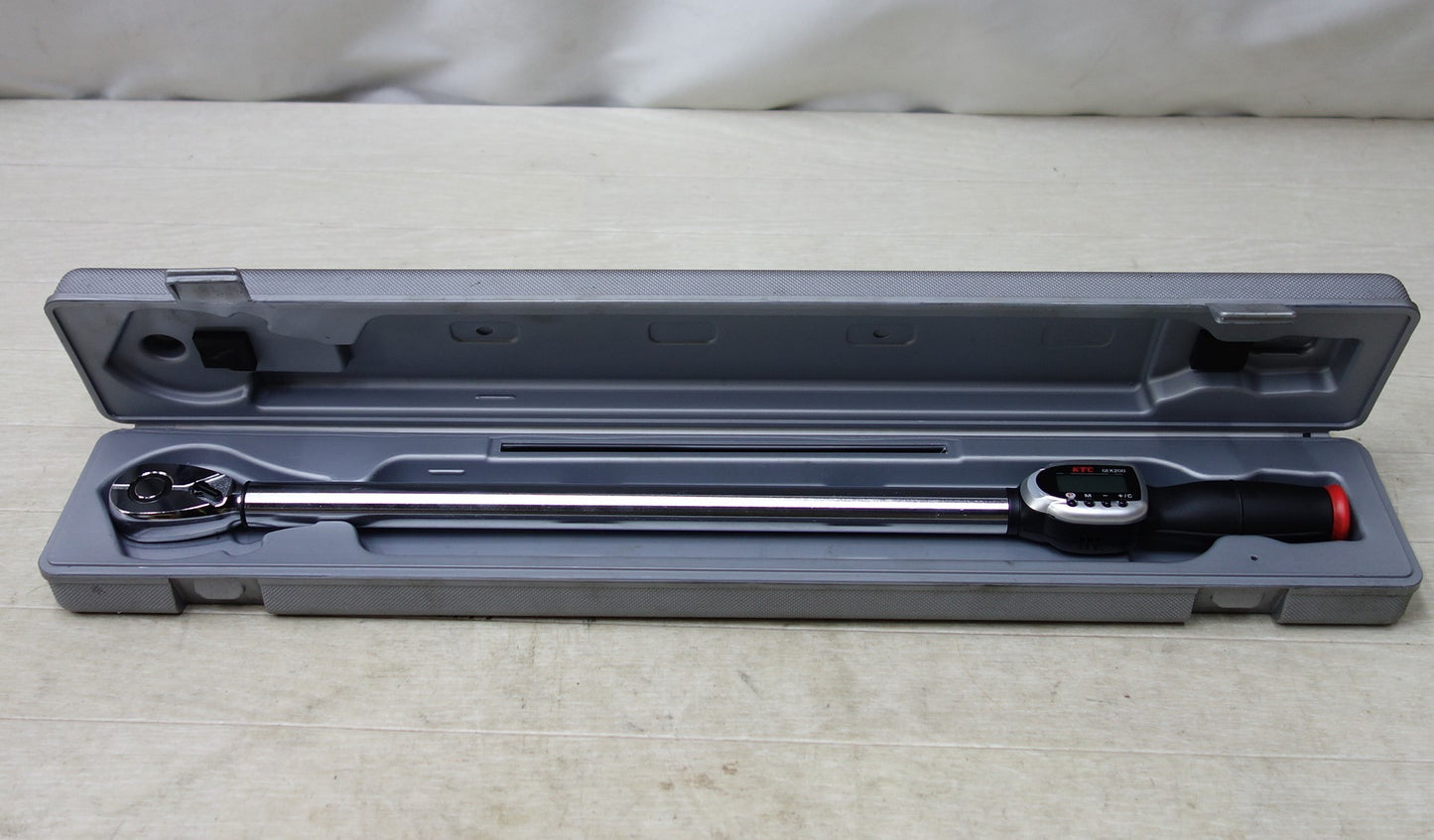 [送料無料] キレイ◆KTC 京都機械工具 デジラチェ GEK200-R4 ラチェッチヘッドタイプ 40~200N・m 12.7sq ハンドツール◆