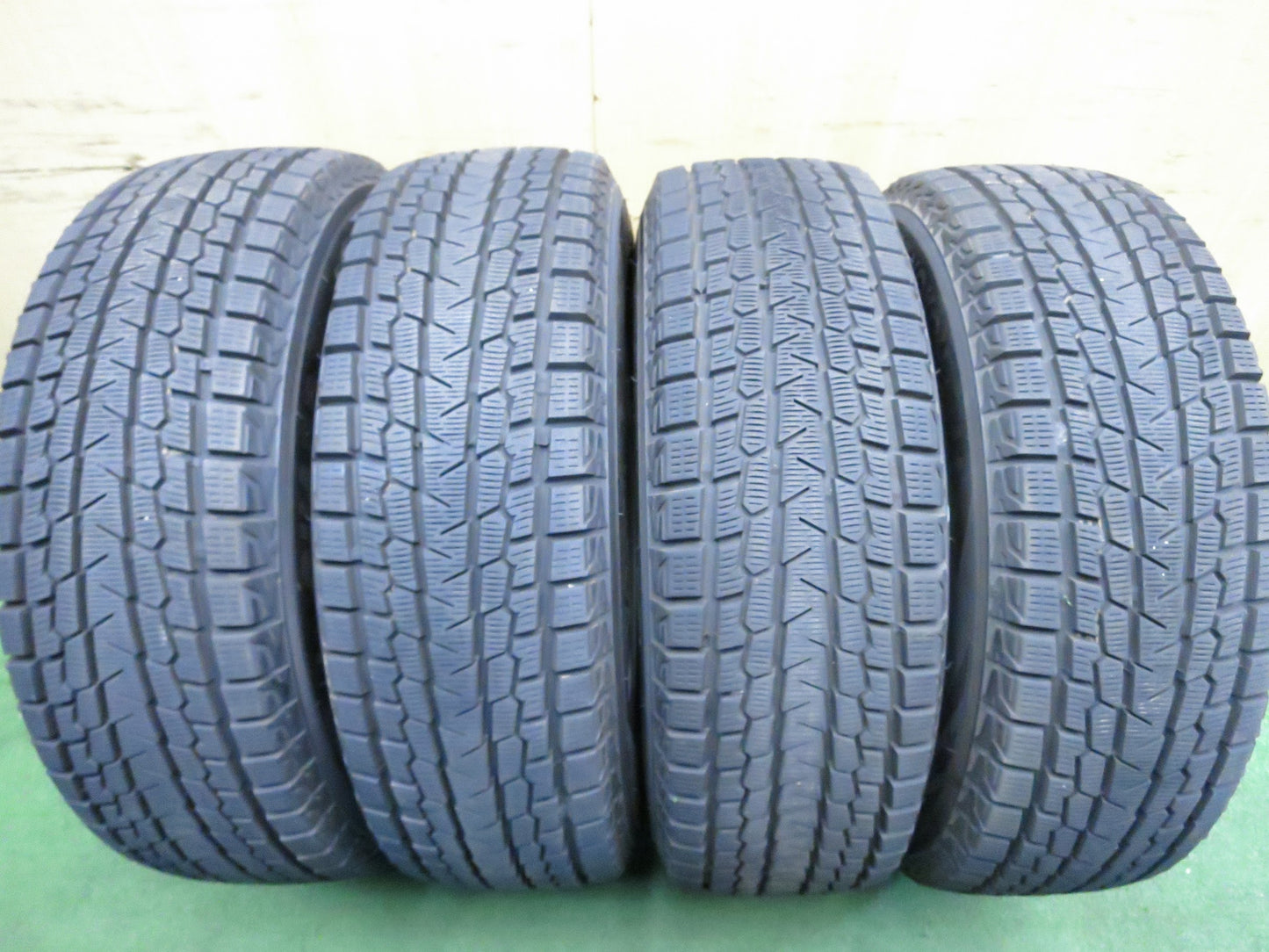 [送料無料]バリ溝！9.5分以上★スタッドレス 215/70R16 ヨコハマ アイスガード G075 FEID 社外 アルミ 16インチ PCD114.3/5H★3010908Hス