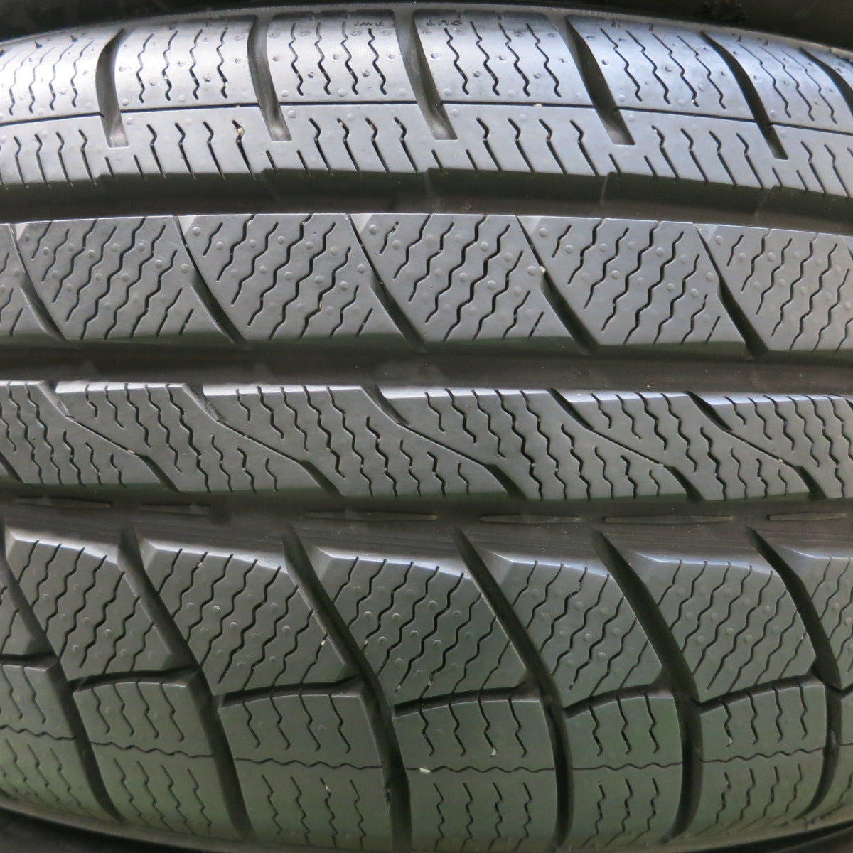 *送料無料*バリ溝！22年！ほぼ10分★215/55R17 ダヴァンティ WINTOURA+ タイヤ 17インチ カムリ エスティマ オデッセイ 等★3102705イスタ