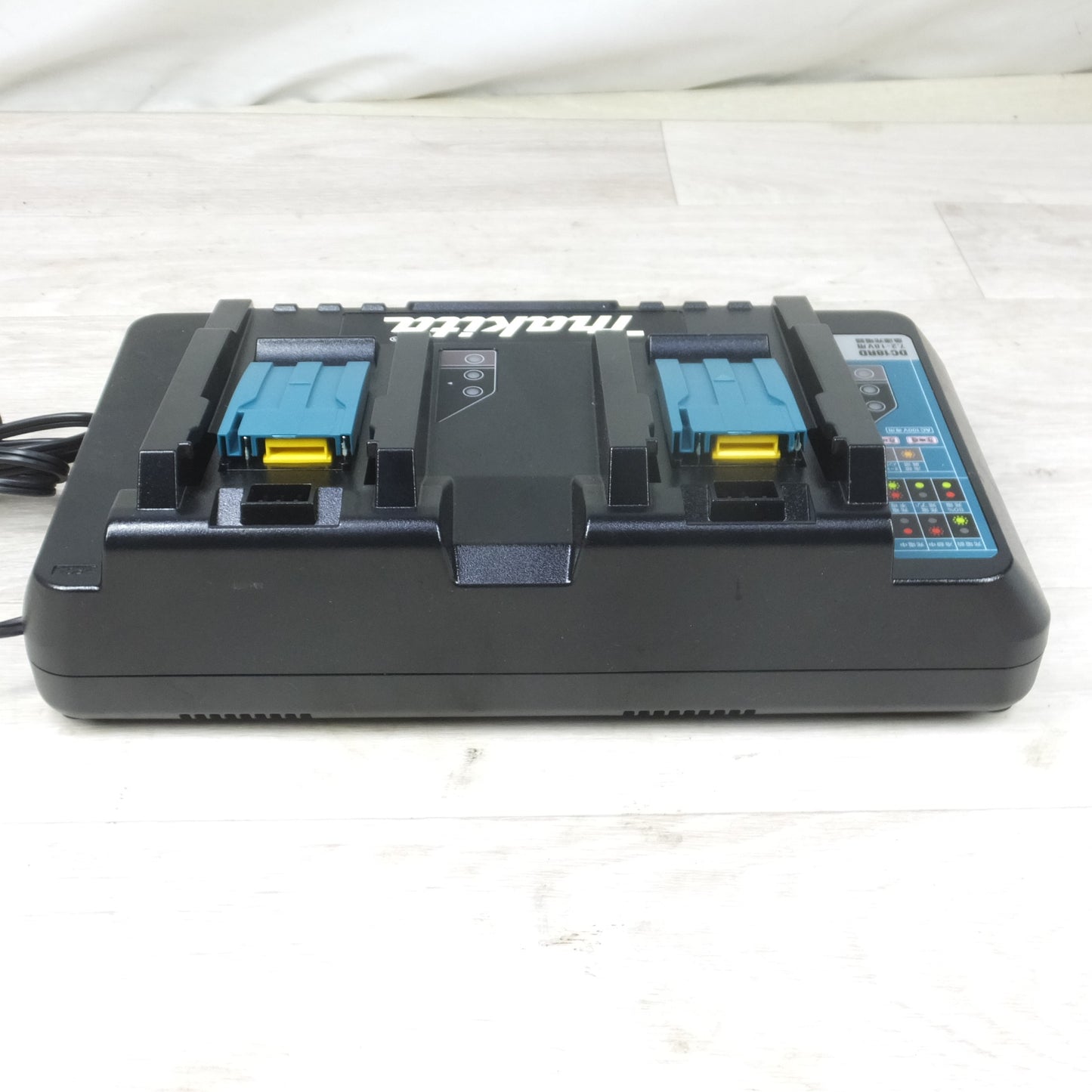 [送料無料] 美品◆makita マキタ 2口急速充電器 DC18RD AC100V専用 50/60Hz◆